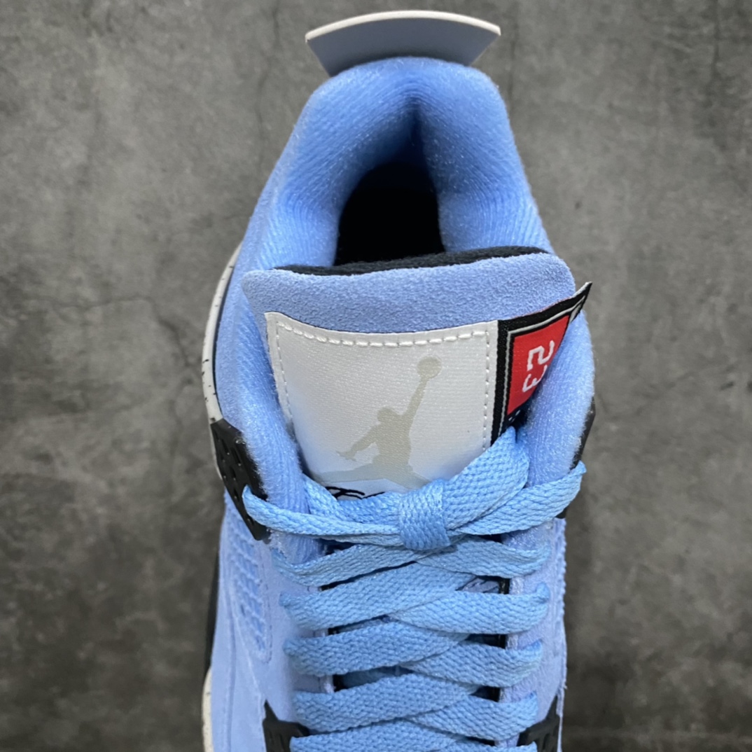 图片[8]-绿X版本Air Jordan AJ4 Retro SE \”University Blue\”大学蓝 货号：CT8527-400n圈内最强四代 耗时半年巨作 全套原纸板楦头开发 原厂特供皮料加持 确保原汁原味 完美呈现四代版型 一比一鞋头弧度高度鞋身弧度 数据细节工艺流程均保持原鞋一致 原厂TPU网格鞋带扣 正确内里网布 菱角分明不变形无多余毛边 柔软性质感一致于原鞋 市场唯一原厂鞋扣模具 背面可见隐藏注塑口 原厂织唛标 原厂飞人电绣工艺 尾指中部跳三针 独家绑鞋带手法 印刷中底布 四线拉帮 米色美纹纸贴合固定 进口港宝加持 后跟自然饱满 全鞋荧光划线卡点 追求极致完美 每一双都是工艺品 多重QC质检 超越公司货的品控标准 实实在在的免检产品  尺码：40 40.5 41 42 42.5 43 44 44.5 45 46 47.5-莆田鞋批发中心