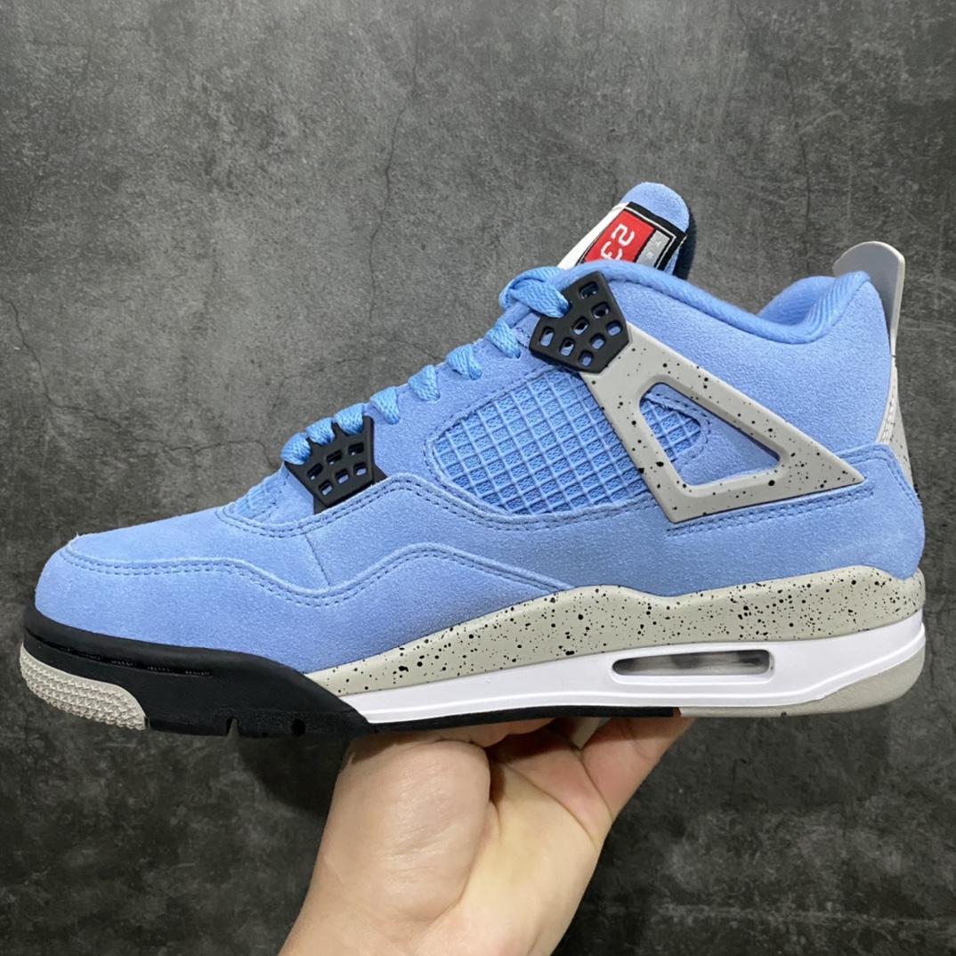 图片[2]-绿X版本Air Jordan AJ4 Retro SE \”University Blue\”大学蓝 货号：CT8527-400n圈内最强四代 耗时半年巨作 全套原纸板楦头开发 原厂特供皮料加持 确保原汁原味 完美呈现四代版型 一比一鞋头弧度高度鞋身弧度 数据细节工艺流程均保持原鞋一致 原厂TPU网格鞋带扣 正确内里网布 菱角分明不变形无多余毛边 柔软性质感一致于原鞋 市场唯一原厂鞋扣模具 背面可见隐藏注塑口 原厂织唛标 原厂飞人电绣工艺 尾指中部跳三针 独家绑鞋带手法 印刷中底布 四线拉帮 米色美纹纸贴合固定 进口港宝加持 后跟自然饱满 全鞋荧光划线卡点 追求极致完美 每一双都是工艺品 多重QC质检 超越公司货的品控标准 实实在在的免检产品  尺码：40 40.5 41 42 42.5 43 44 44.5 45 46 47.5-莆田鞋批发中心