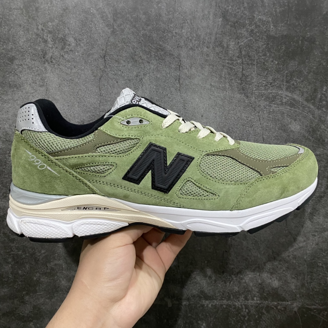 K版纯原 JJJJound x New Balance M990JD3 新百伦NB990V3 联名草绿色 第三代总统复古慢跑鞋n正确3M反光细节 原楦原纸版开发 正确6层组合底模精密开发 搭载全新碳素中底 后跟透明TPU水晶装饰条稳固 沿用了引以为傲的跑鞋手工技艺 采用猪皮绒面并包裹局部透气网面的鞋身设计 菱网鞋舌上刻有New Balance USA 鞋面依旧身着经典的大热之灰 彰显了其高端的品质身份  尺码：36 37 37.5 38 38.5 39 40 40.5 41.5 42 42.5 43 44 45-莆田鞋批发中心