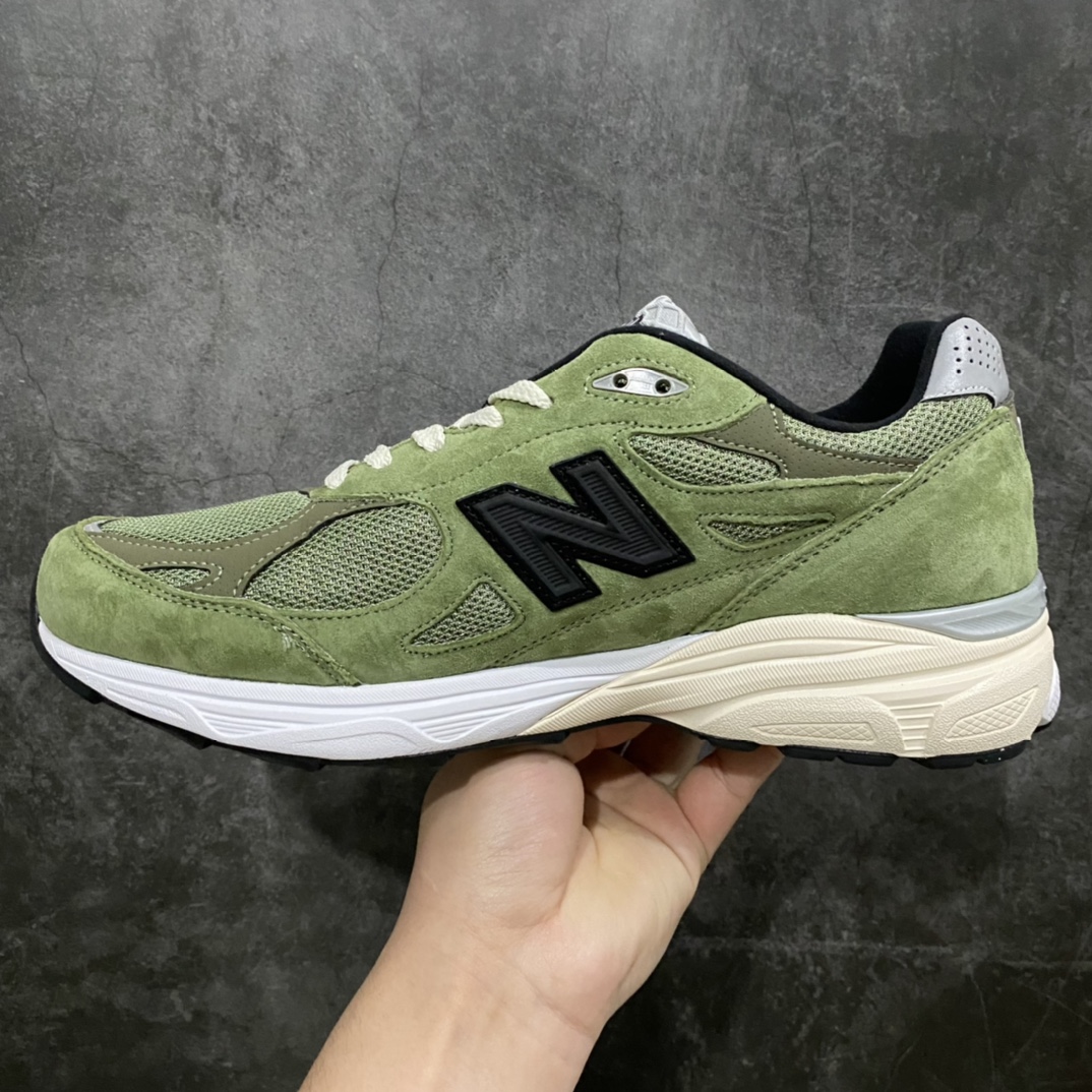 图片[2]-K版纯原 JJJJound x New Balance M990JD3 新百伦NB990V3 联名草绿色 第三代总统复古慢跑鞋n正确3M反光细节 原楦原纸版开发 正确6层组合底模精密开发 搭载全新碳素中底 后跟透明TPU水晶装饰条稳固 沿用了引以为傲的跑鞋手工技艺 采用猪皮绒面并包裹局部透气网面的鞋身设计 菱网鞋舌上刻有New Balance USA 鞋面依旧身着经典的大热之灰 彰显了其高端的品质身份  尺码：36 37 37.5 38 38.5 39 40 40.5 41.5 42 42.5 43 44 45-莆田鞋批发中心