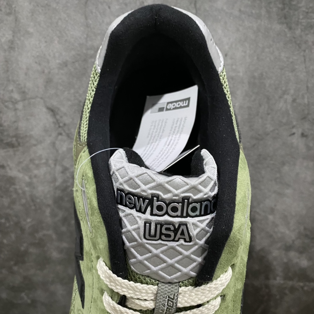 图片[8]-K版纯原 JJJJound x New Balance M990JD3 新百伦NB990V3 联名草绿色 第三代总统复古慢跑鞋n正确3M反光细节 原楦原纸版开发 正确6层组合底模精密开发 搭载全新碳素中底 后跟透明TPU水晶装饰条稳固 沿用了引以为傲的跑鞋手工技艺 采用猪皮绒面并包裹局部透气网面的鞋身设计 菱网鞋舌上刻有New Balance USA 鞋面依旧身着经典的大热之灰 彰显了其高端的品质身份  尺码：36 37 37.5 38 38.5 39 40 40.5 41.5 42 42.5 43 44 45-莆田鞋批发中心