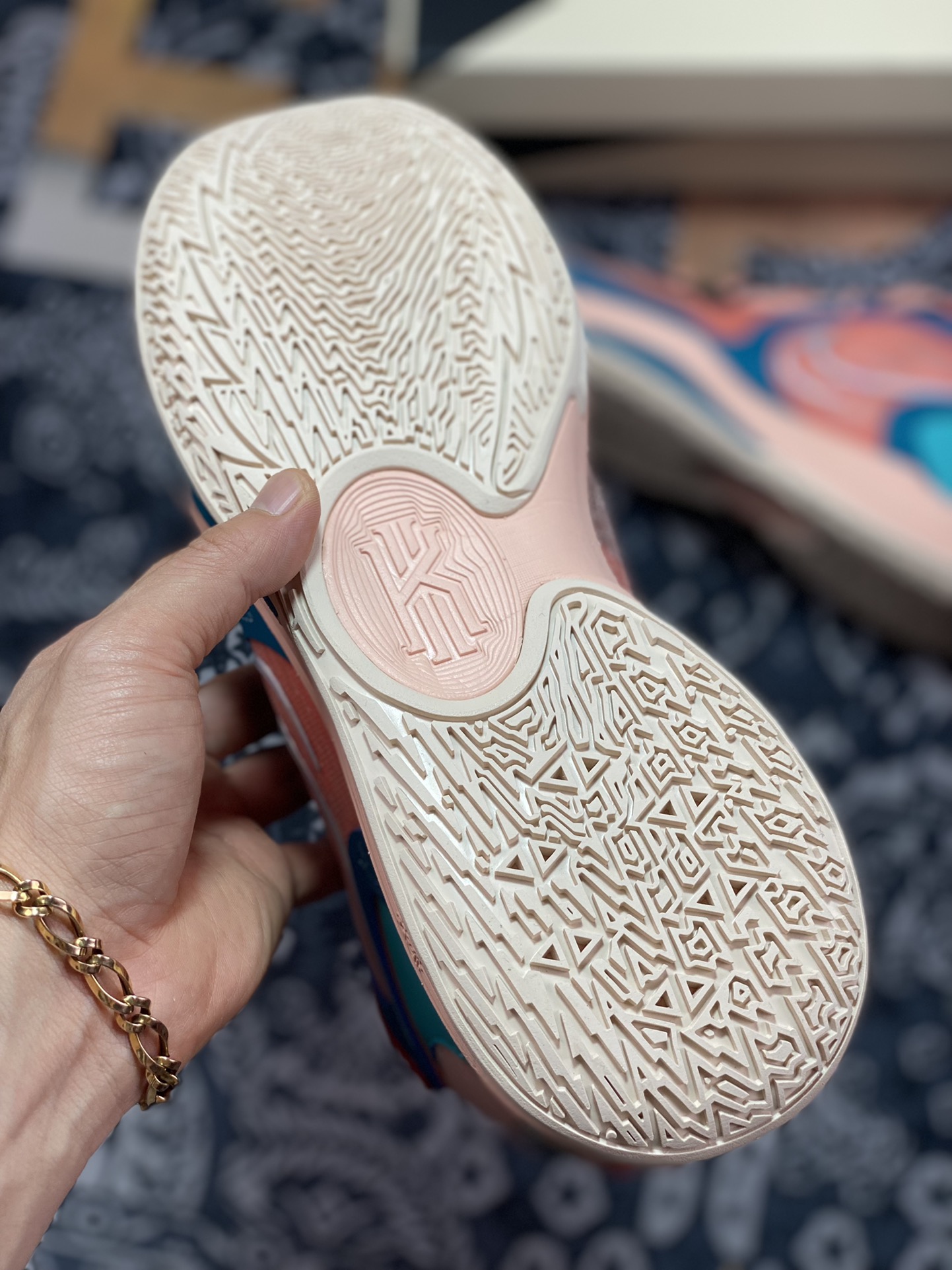 Light Madder Roote”欧文5代低帮室内休闲运动篮球鞋“西瓜粉红湖水蓝”DJ6012-800