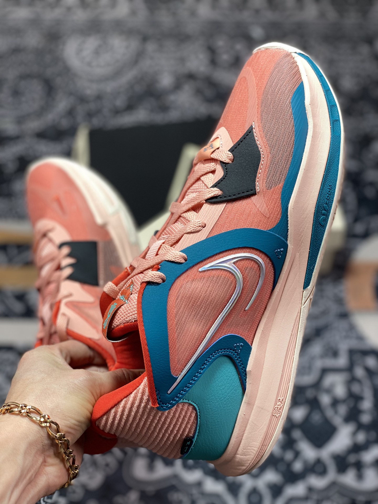 Light Madder Roote”欧文5代低帮室内休闲运动篮球鞋“西瓜粉红湖水蓝”DJ6012-800