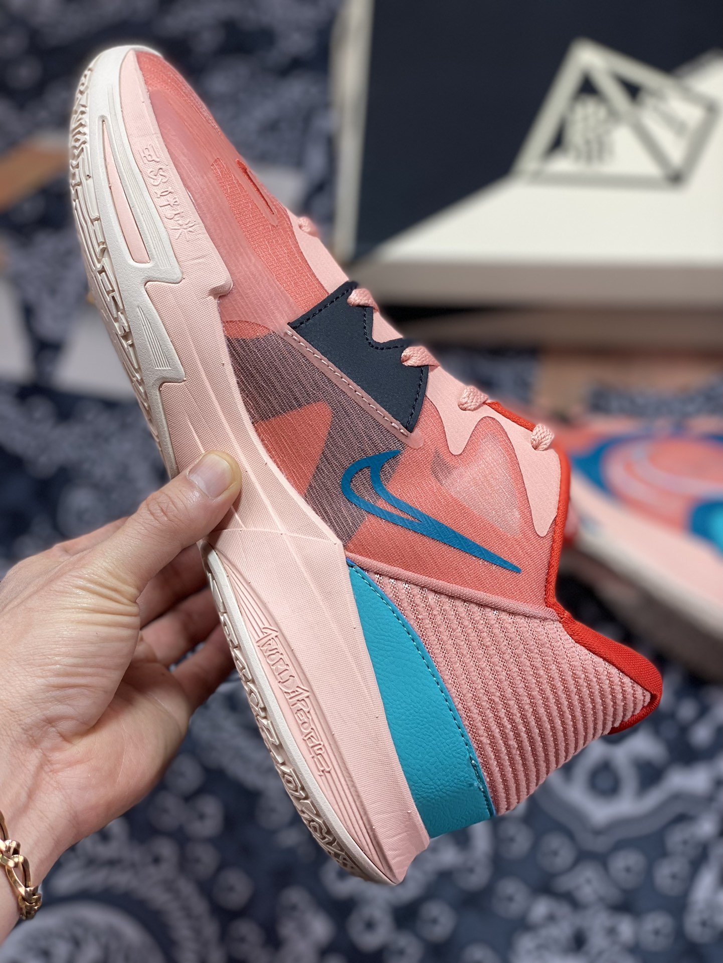 Light Madder Roote”欧文5代低帮室内休闲运动篮球鞋“西瓜粉红湖水蓝”DJ6012-800