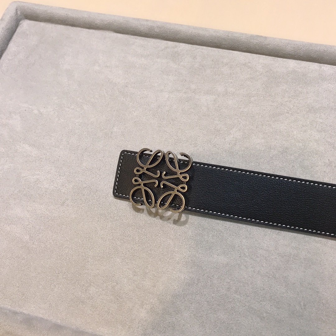 正版罗意威ＬＯＥＷＥ双面两用小牛皮尺