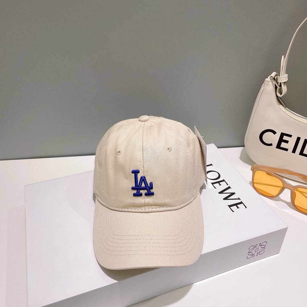 NO:191413,With dust bags New products - the quality of the counter is perfect. MLB splicing new model. The official website has a new Ny baseball cap, purchasing version. Quality depends on the details. The hat, fisherman hat, baseball cap, knit hat, hat, espadrilles, hats19860909配防尘袋 新品 ——专柜品质新款细节就是完美 MLB拼接新款 官网步上新Ny棒球帽,代购版本 质量看细节好评帽子渔夫帽棒球帽针织帽,帽子,espadrilles,hats,hat