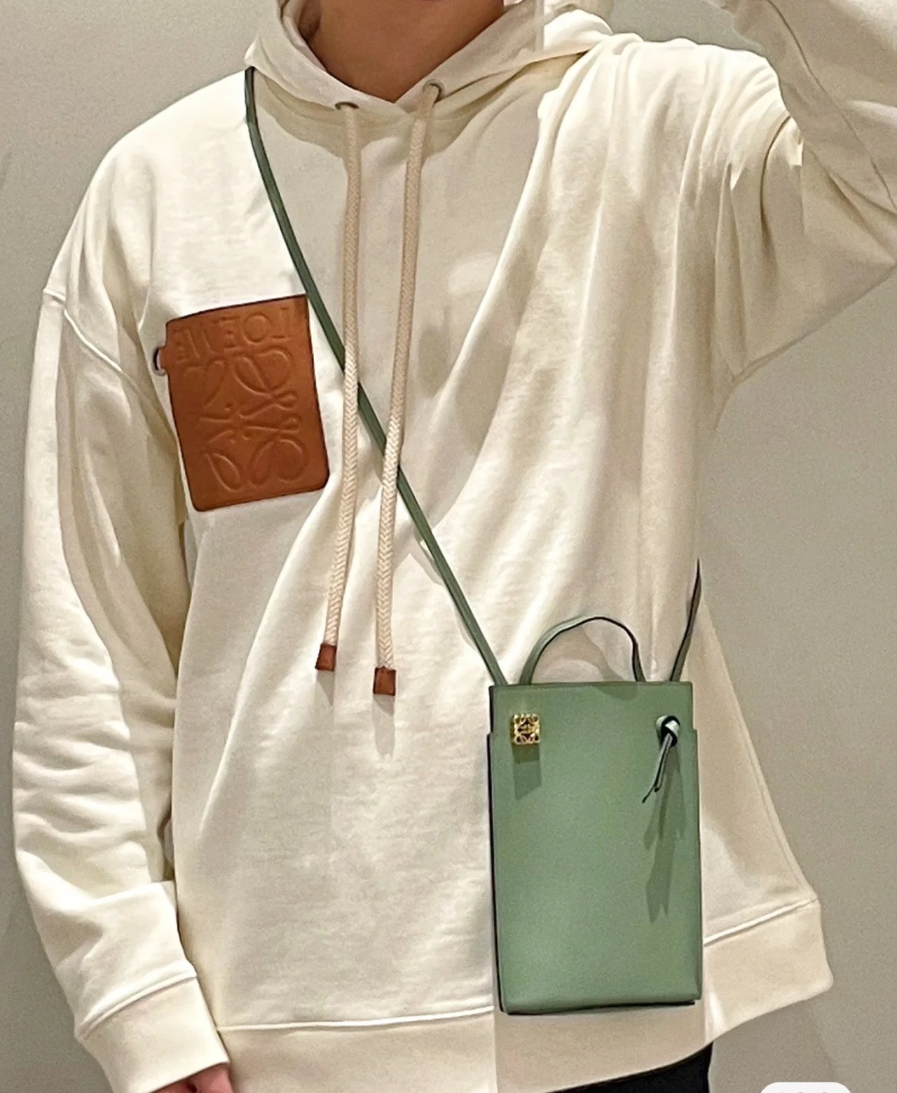 NO:894304,#upperbody图#, new Anagram hollow bag mobile phone bag19860909#上身图#,新款 Anagram镂空包  手机包,Bag