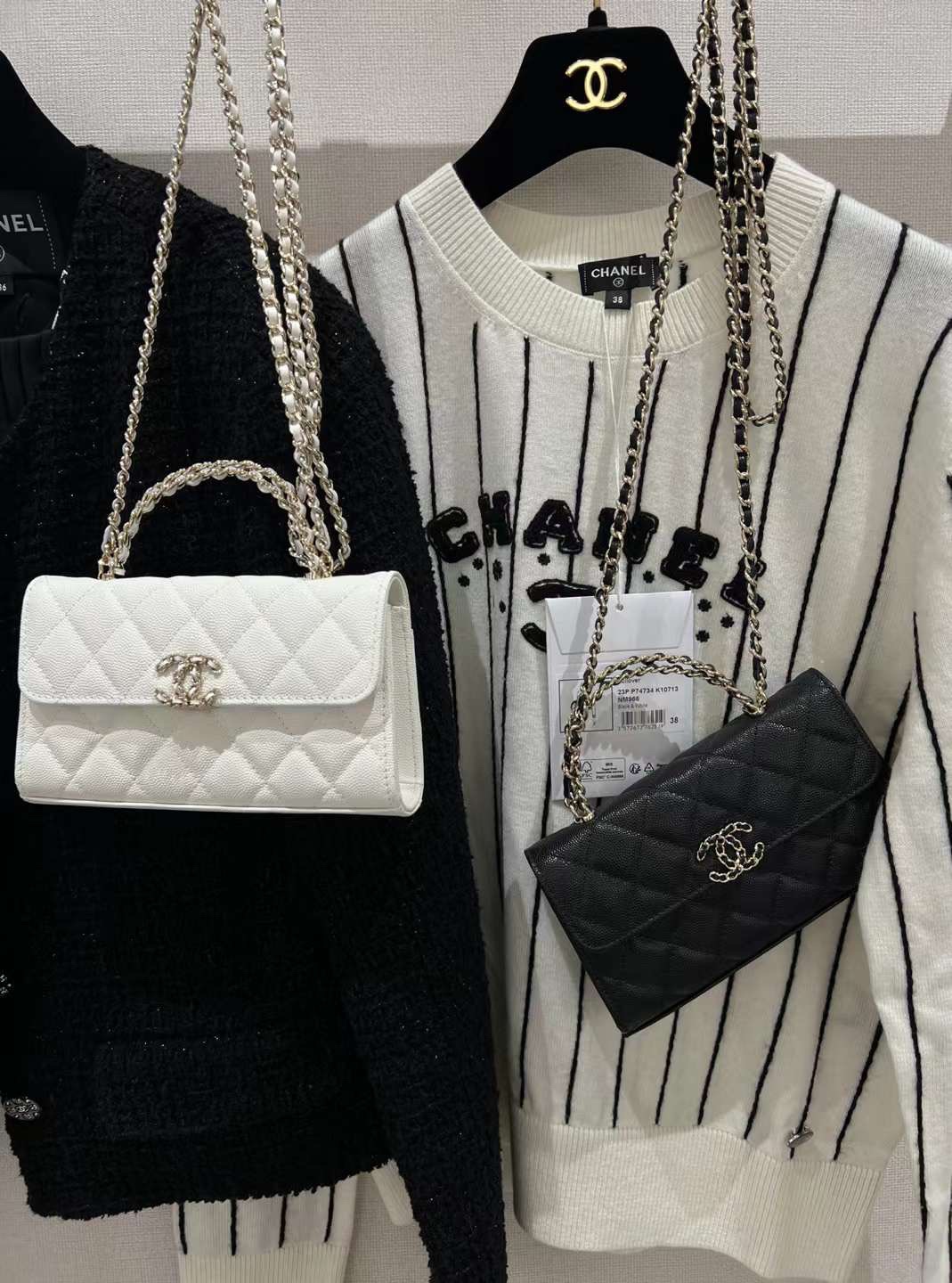 Chanel New
 Crossbody & Shoulder Bags Lychee Pattern Cowhide Chains