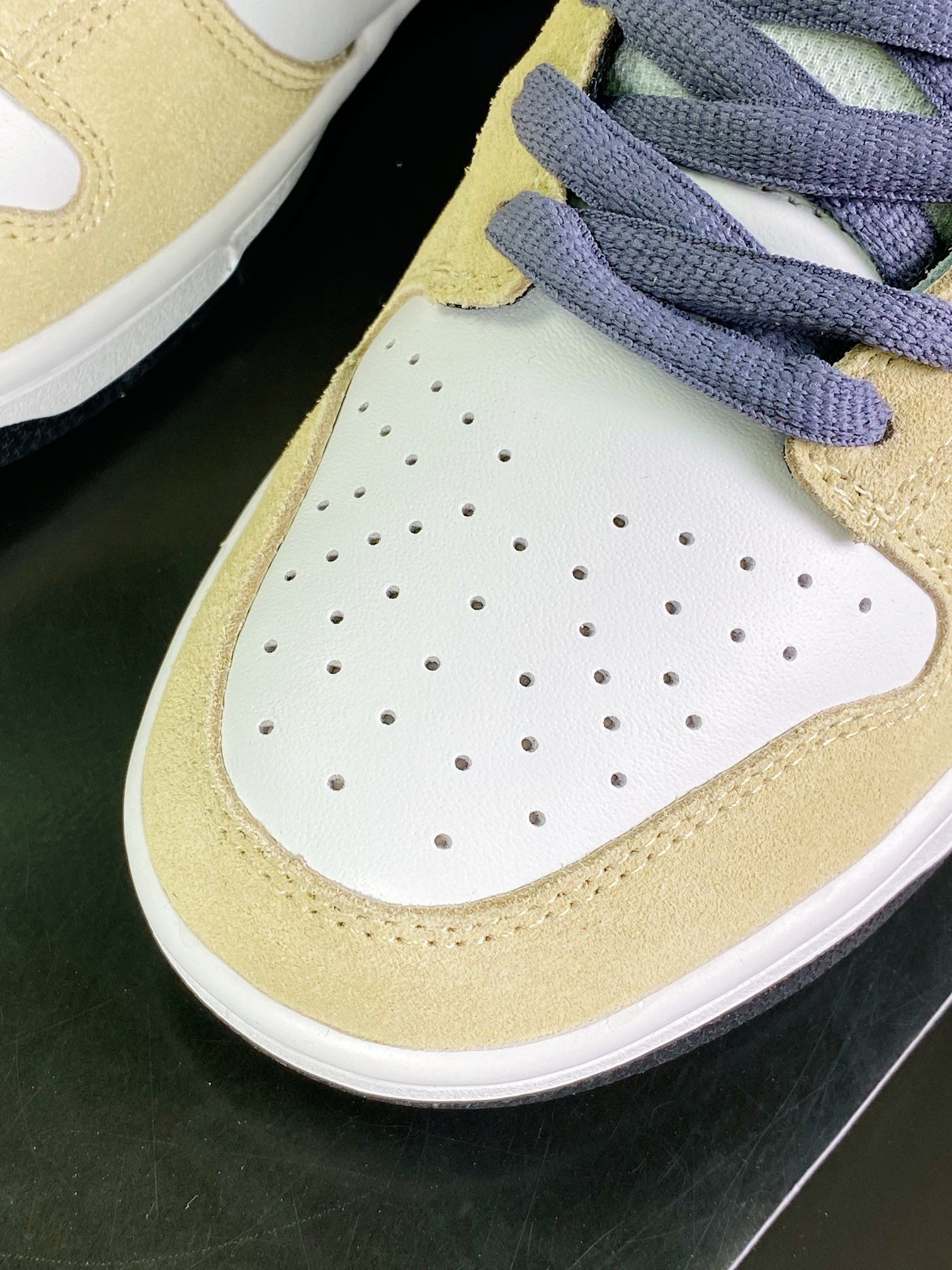 280 SB Dunk Low Pro”White Varsity Crimson”扣篮板鞋“米黄白杏红钩”304292-161