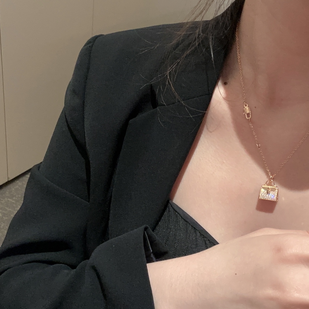 NO:632837,H distribution Kelly bag necklace upgraded version exquisite high-end versatile item platinum/rose gold 88280, necklace, Cartier high-end jewelry19860909H配货Kelly包包项链升级版 精致高级百搭单品 白金/玫瑰金88280,,necklace,卡迪亚高端饰品,Jewelry