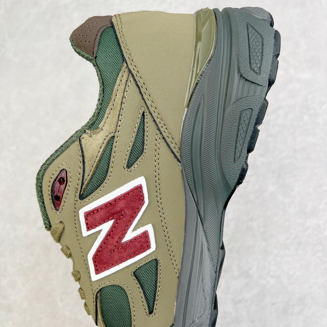 图片[7]-＃K版纯原福利 New Balance M990GP3 新百伦NB990V3 绿棕色 第三代总统复古慢跑鞋 正确3M反光细节 原楦原纸版开发 正确6层组合底模精密开发 搭载全新碳素中底 后跟透明TPU水晶装饰条稳固 沿用了引以为傲的跑鞋手工技艺 采用猪皮绒面并包裹局部透气网面的鞋身设计 菱网鞋舌上刻有New Balance USA 鞋面依旧身着经典的大热之灰 彰显了其高端的品质身份 尺码：36 37 37.5 38 38.5 39 40 40.5 41.5 42 42.5 43 44 45-选品中心