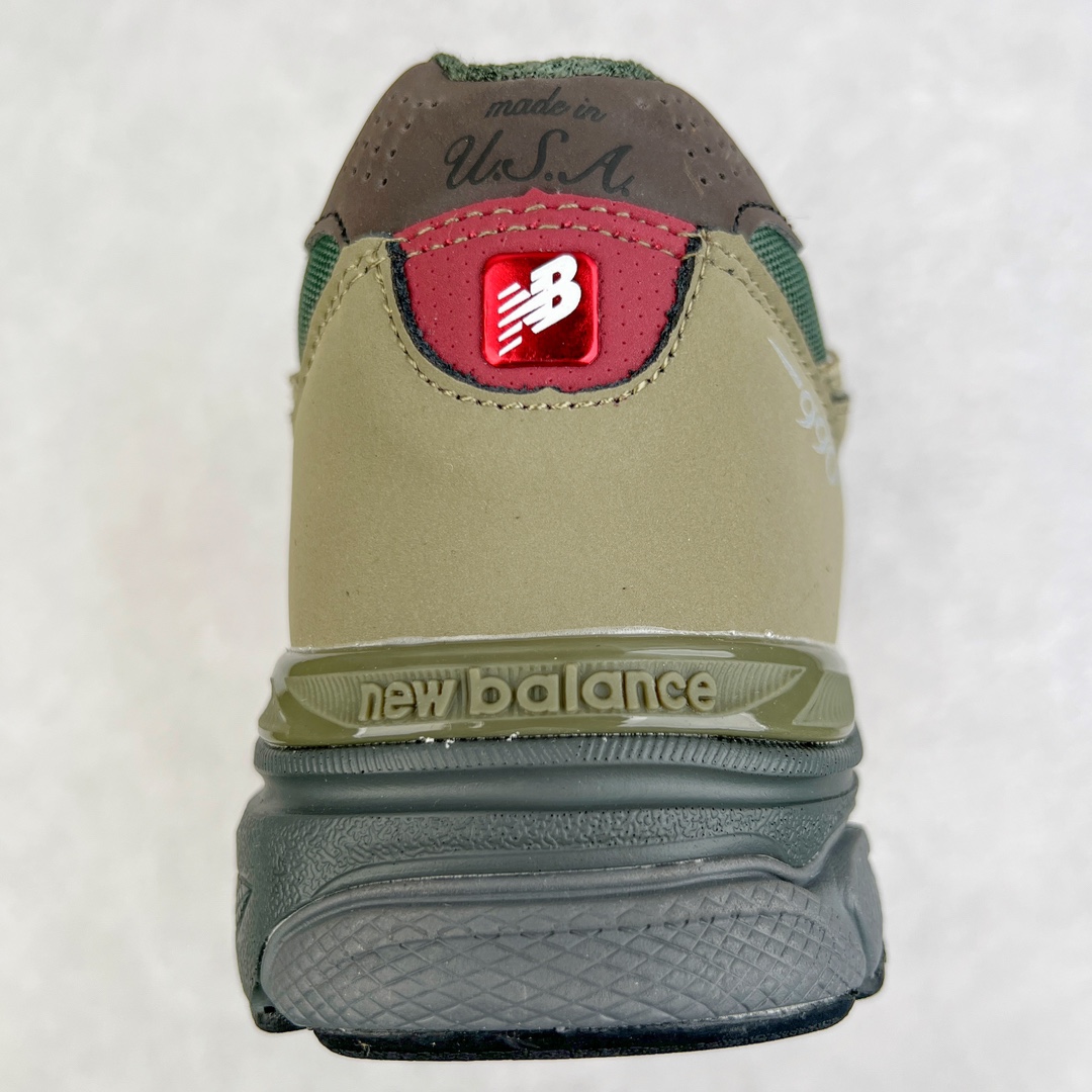 图片[8]-＃K版纯原福利 New Balance M990GP3 新百伦NB990V3 绿棕色 第三代总统复古慢跑鞋 正确3M反光细节 原楦原纸版开发 正确6层组合底模精密开发 搭载全新碳素中底 后跟透明TPU水晶装饰条稳固 沿用了引以为傲的跑鞋手工技艺 采用猪皮绒面并包裹局部透气网面的鞋身设计 菱网鞋舌上刻有New Balance USA 鞋面依旧身着经典的大热之灰 彰显了其高端的品质身份 尺码：36 37 37.5 38 38.5 39 40 40.5 41.5 42 42.5 43 44 45-选品中心
