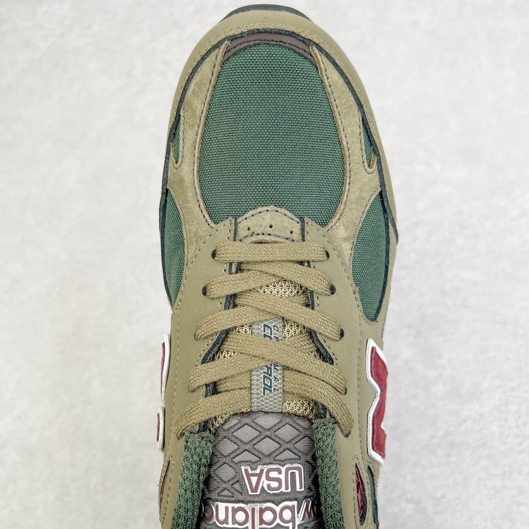 图片[4]-＃K版纯原福利 New Balance M990GP3 新百伦NB990V3 绿棕色 第三代总统复古慢跑鞋 正确3M反光细节 原楦原纸版开发 正确6层组合底模精密开发 搭载全新碳素中底 后跟透明TPU水晶装饰条稳固 沿用了引以为傲的跑鞋手工技艺 采用猪皮绒面并包裹局部透气网面的鞋身设计 菱网鞋舌上刻有New Balance USA 鞋面依旧身着经典的大热之灰 彰显了其高端的品质身份 尺码：36 37 37.5 38 38.5 39 40 40.5 41.5 42 42.5 43 44 45-选品中心