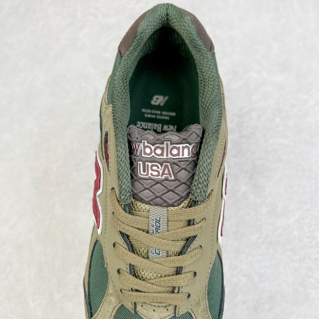 图片[5]-＃K版纯原福利 New Balance M990GP3 新百伦NB990V3 绿棕色 第三代总统复古慢跑鞋 正确3M反光细节 原楦原纸版开发 正确6层组合底模精密开发 搭载全新碳素中底 后跟透明TPU水晶装饰条稳固 沿用了引以为傲的跑鞋手工技艺 采用猪皮绒面并包裹局部透气网面的鞋身设计 菱网鞋舌上刻有New Balance USA 鞋面依旧身着经典的大热之灰 彰显了其高端的品质身份 尺码：36 37 37.5 38 38.5 39 40 40.5 41.5 42 42.5 43 44 45-选品中心