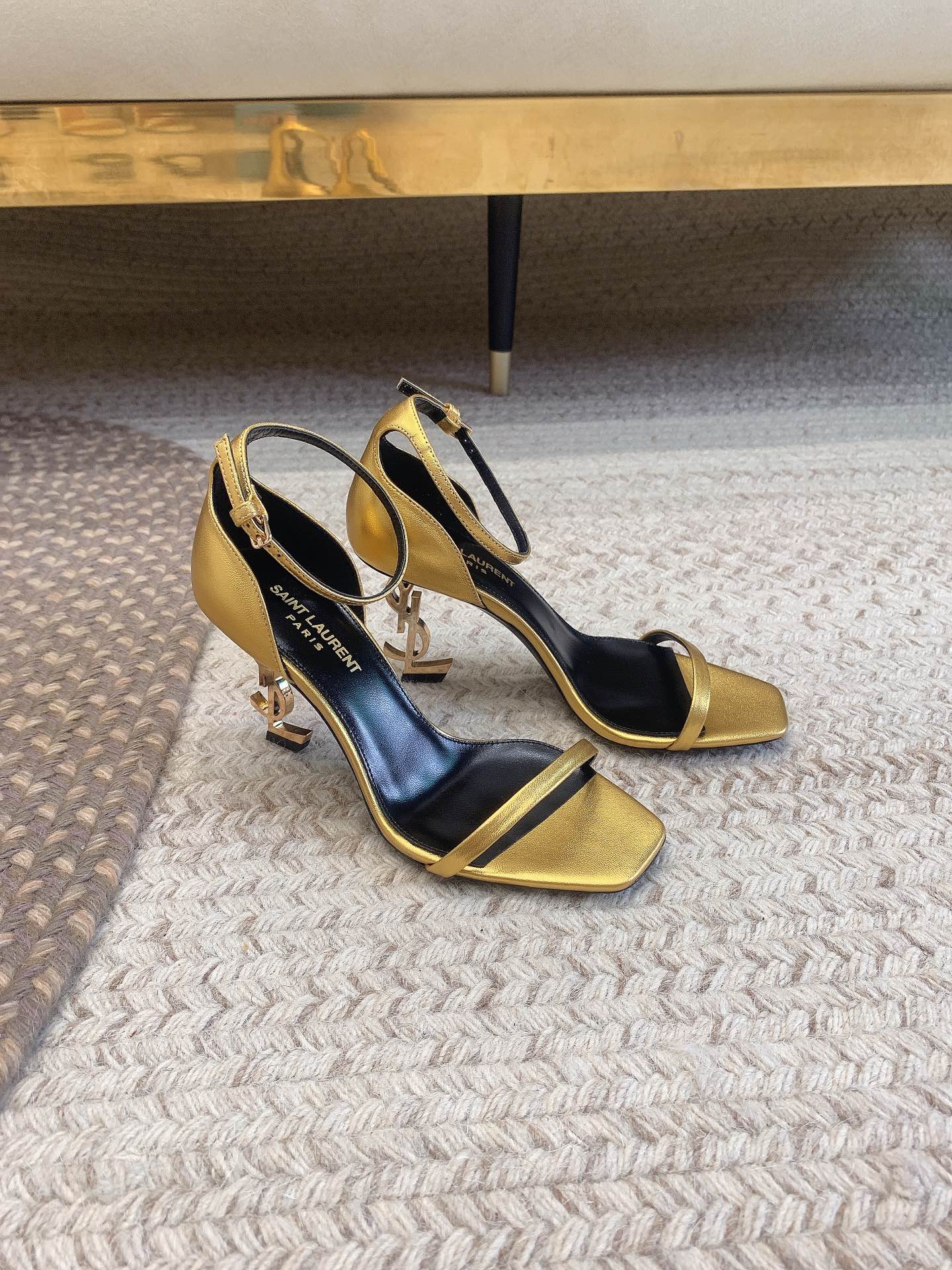 NO:645808,SAIN* LAUREN*YSLSS23 logo and OPYUM high heels, original last, top quality material, upper imported cow patent leather/matte cowhide/imported sheep leather, lining imported sheepskin lining, original customized hardware, heel height 8.5cm, size 35-39 (34, 40 customized, non-returnable, non-exchangeable), sandals, saint laurent, saint laurent, sandals, high  heels,cowhide,sheepskin,sheep19860909SAIN* LAUREN*YSLSS23logo跟OPYUM系高跟鞋 原版套楦 顶级品质 材质 鞋面进口牛漆皮/雾面牛皮/进口羊京面 内里进口羊皮里 五金原版定制五金 跟高8.5cm 码数35-39（34、40定做不退不换）,凉鞋,saint laurent,saint laurent,sandals,high heels,cowhide,sheepskin,sheep,Women's Shoes