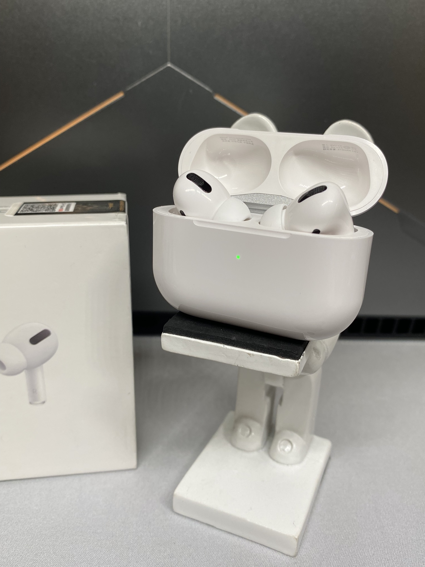 💰120
AirPods pro三代京东跑量版‼️
▪️支持16.0系统弹窗链接 可验证
▪️支持改名 定位 1.5石墨稀喇叭 霍尔开关 弹簧开盖
▪️通透降噪界面、三码合一、序列号官网可查
▪️功能齐全:蓝牙名称可设置、支持GPS查找定位、入耳检测、超长待机、耳机充电听歌2-3小时、充电仓可以给耳机充电3次左右、弹窗链接
▪️耳机固定操作功能:单击暂停/播放/接听电话、双击下一曲、三击上一曲、
▪️耳机左右均可设置噪声控制、支持无线➕有线充电
▪️硅胶耳塞三种尺寸可使用、闪电转USB-C连接线、四张说明书 系统要求13.2系统以上才能正常弹窗和支持所有功能
▪️下单配套:纯色保护壳、防丢绳、发票、京东袋、飞机盒
▪️售后:不影响二次销售15天内支持退换、保修三个月