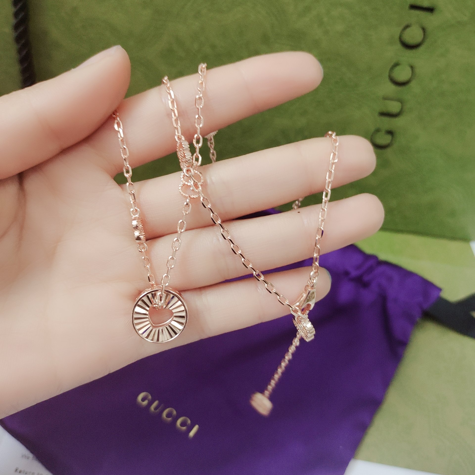 Gucci アイコンシリーズ 全新デザインのローズゴールドネックレス