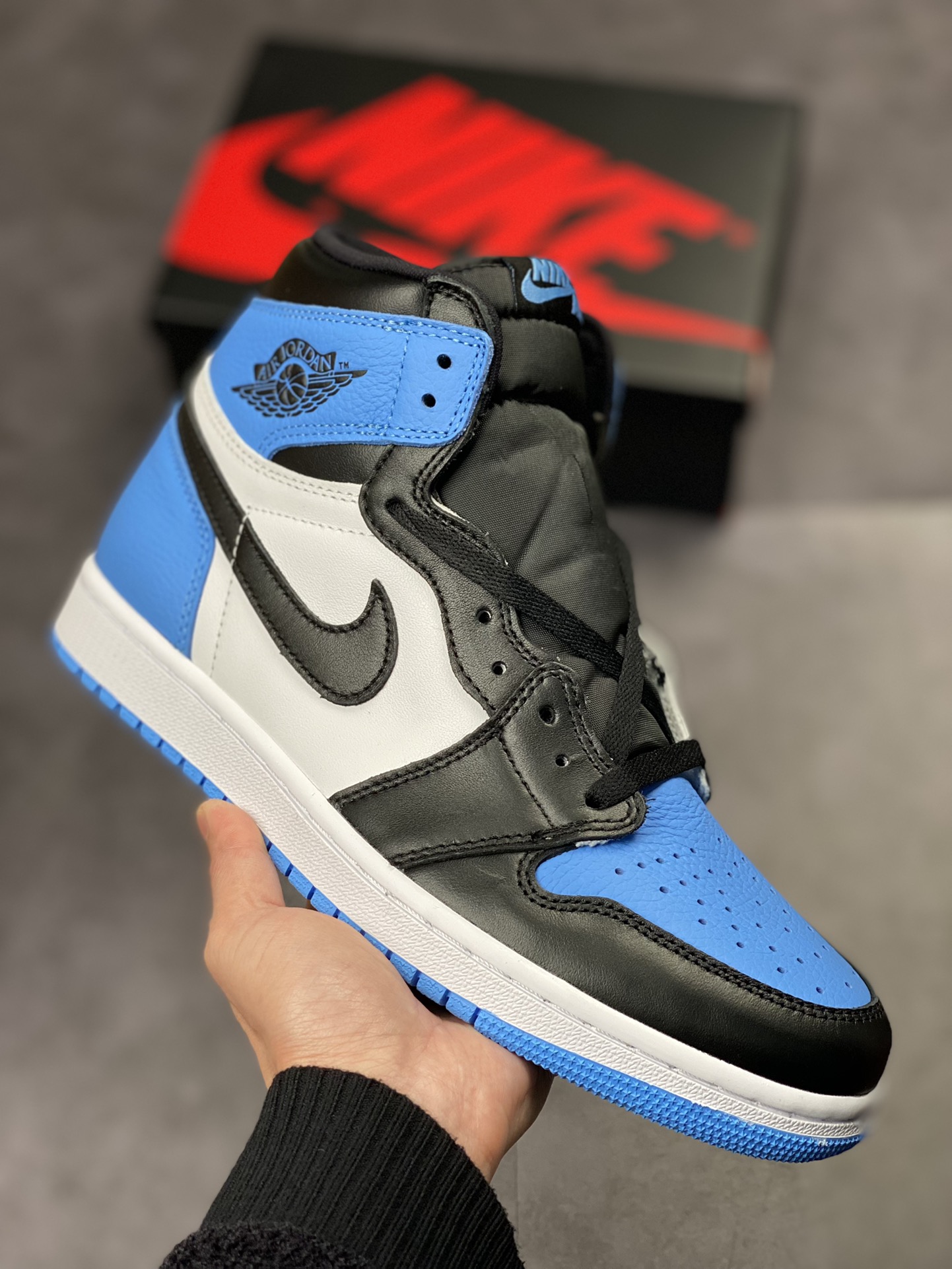 260  Air Jordan 1 High OG ”University Blue” 黑蓝脚趾DZ5485-400