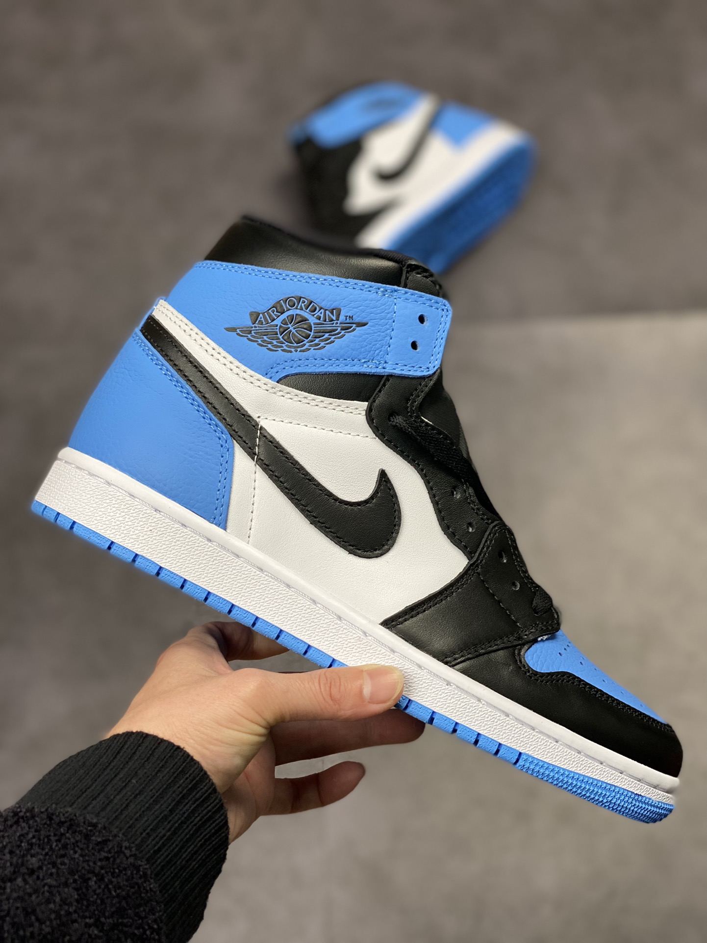 260  Air Jordan 1 High OG ”University Blue” 黑蓝脚趾DZ5485-400