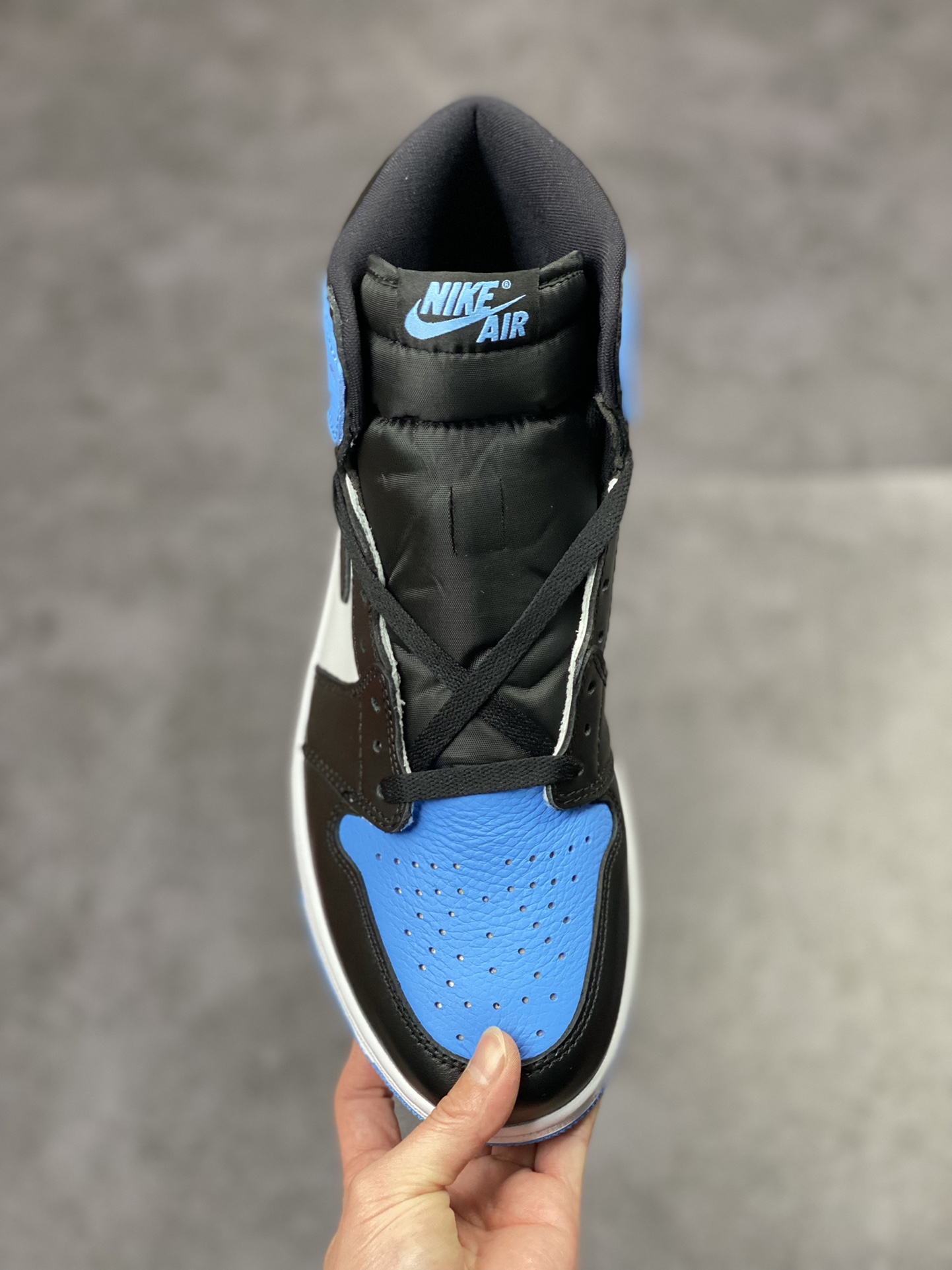 260  Air Jordan 1 High OG ”University Blue” 黑蓝脚趾DZ5485-400