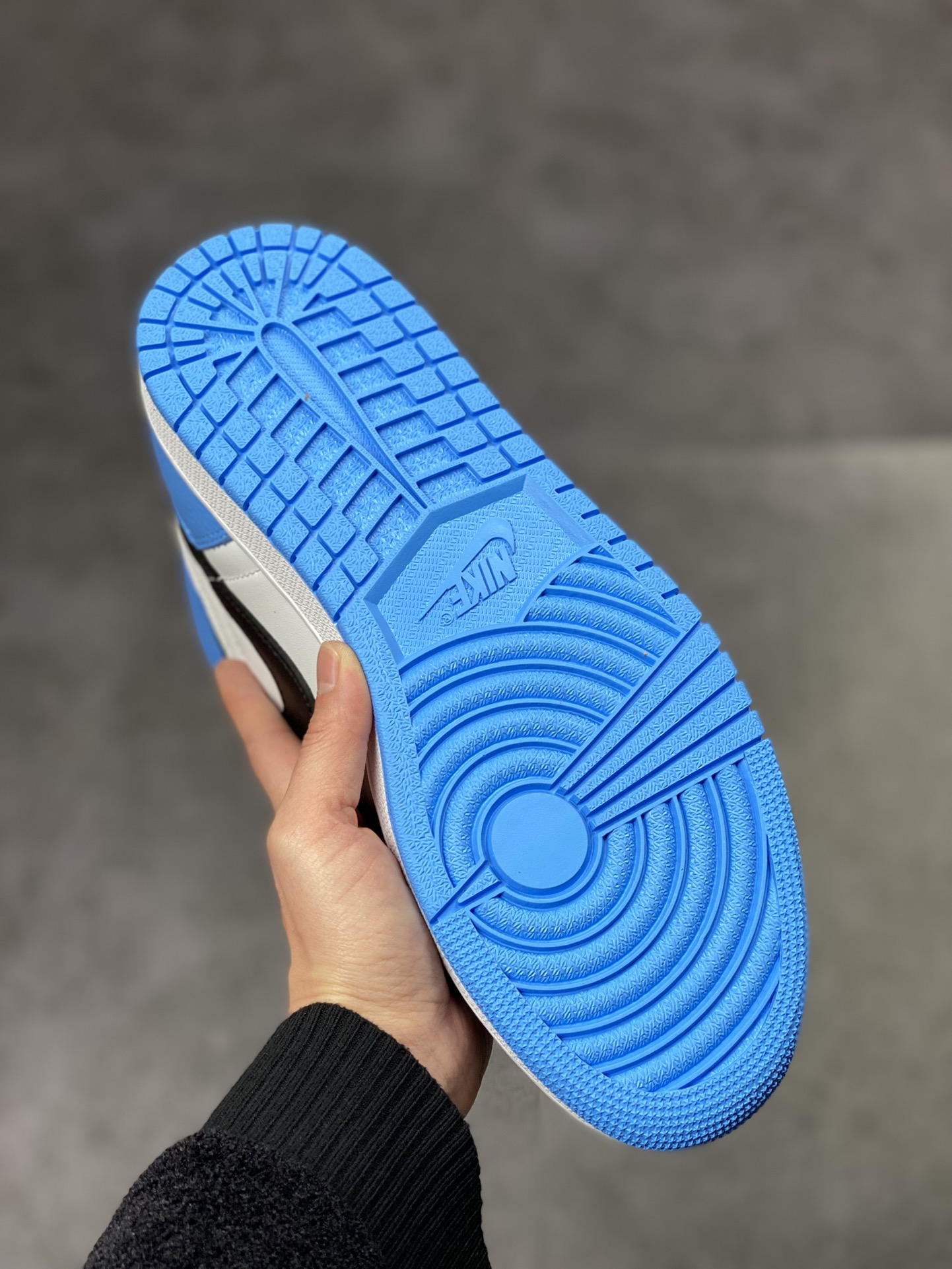 260  Air Jordan 1 High OG ”University Blue” 黑蓝脚趾DZ5485-400