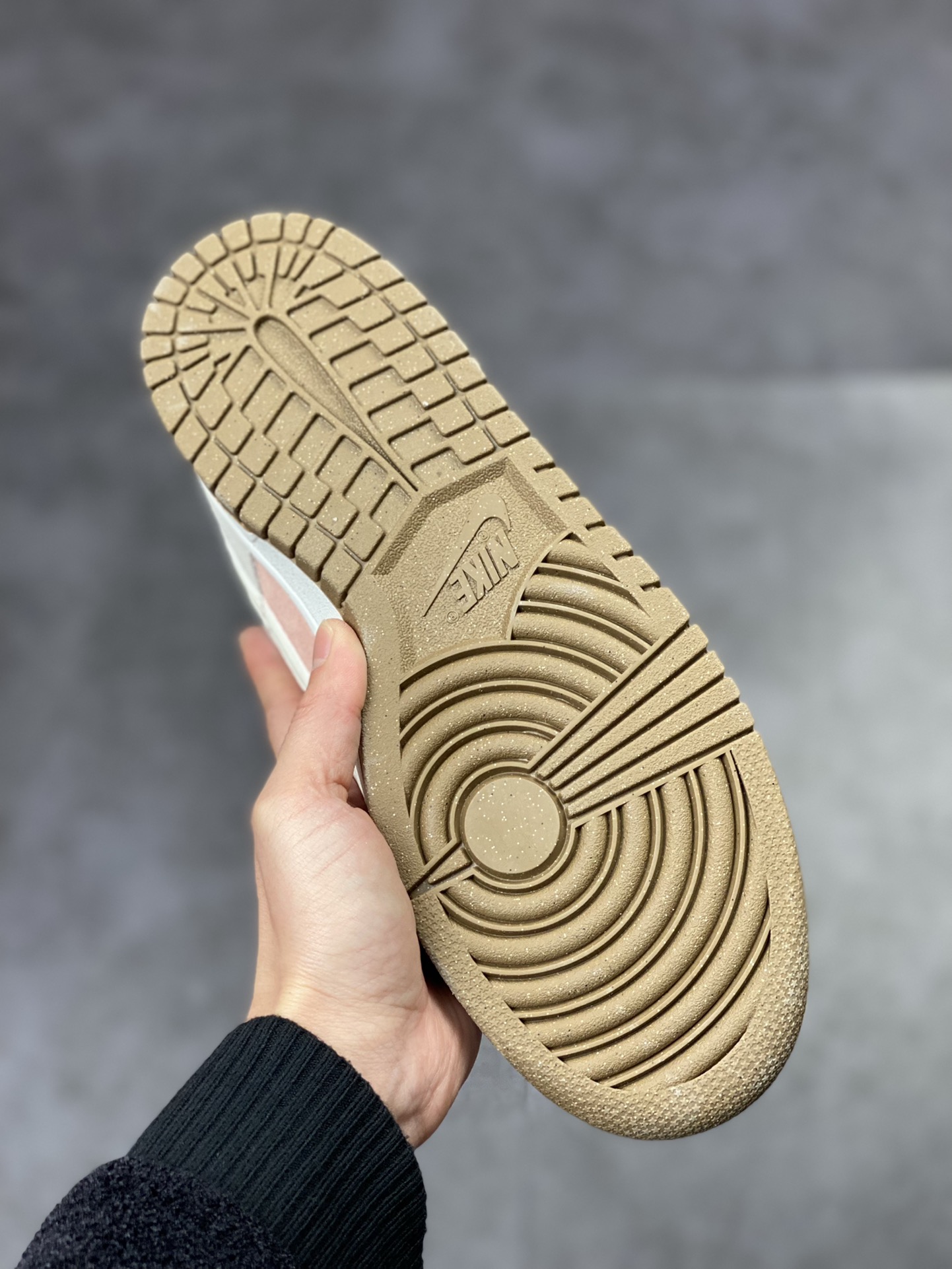180 Nike SB Dunk Low SE SE 情人节 豆沙粉樱桃 DO9457-100