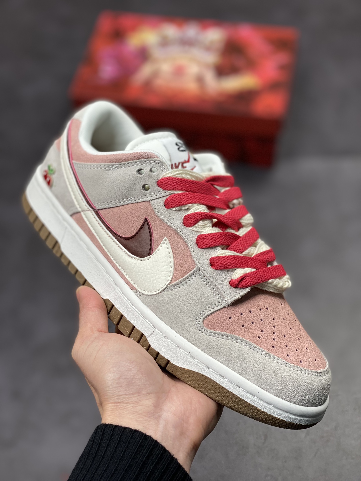 180 Nike SB Dunk Low SE SE 情人节 豆沙粉樱桃 DO9457-100
