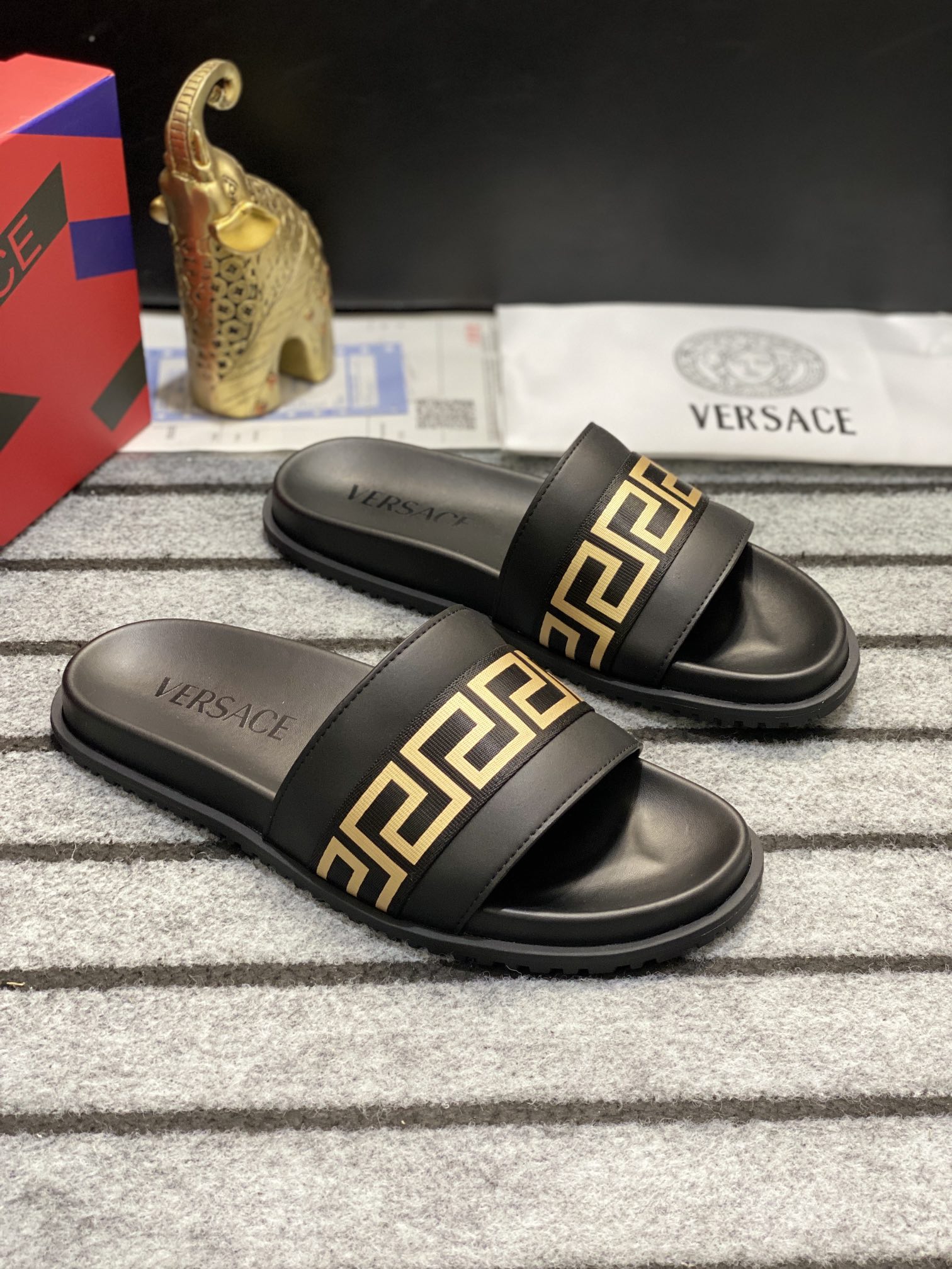 [VERSACE - Versace] P: Tamaño 38-45 top generación de compra de los hombres de primavera y verano za