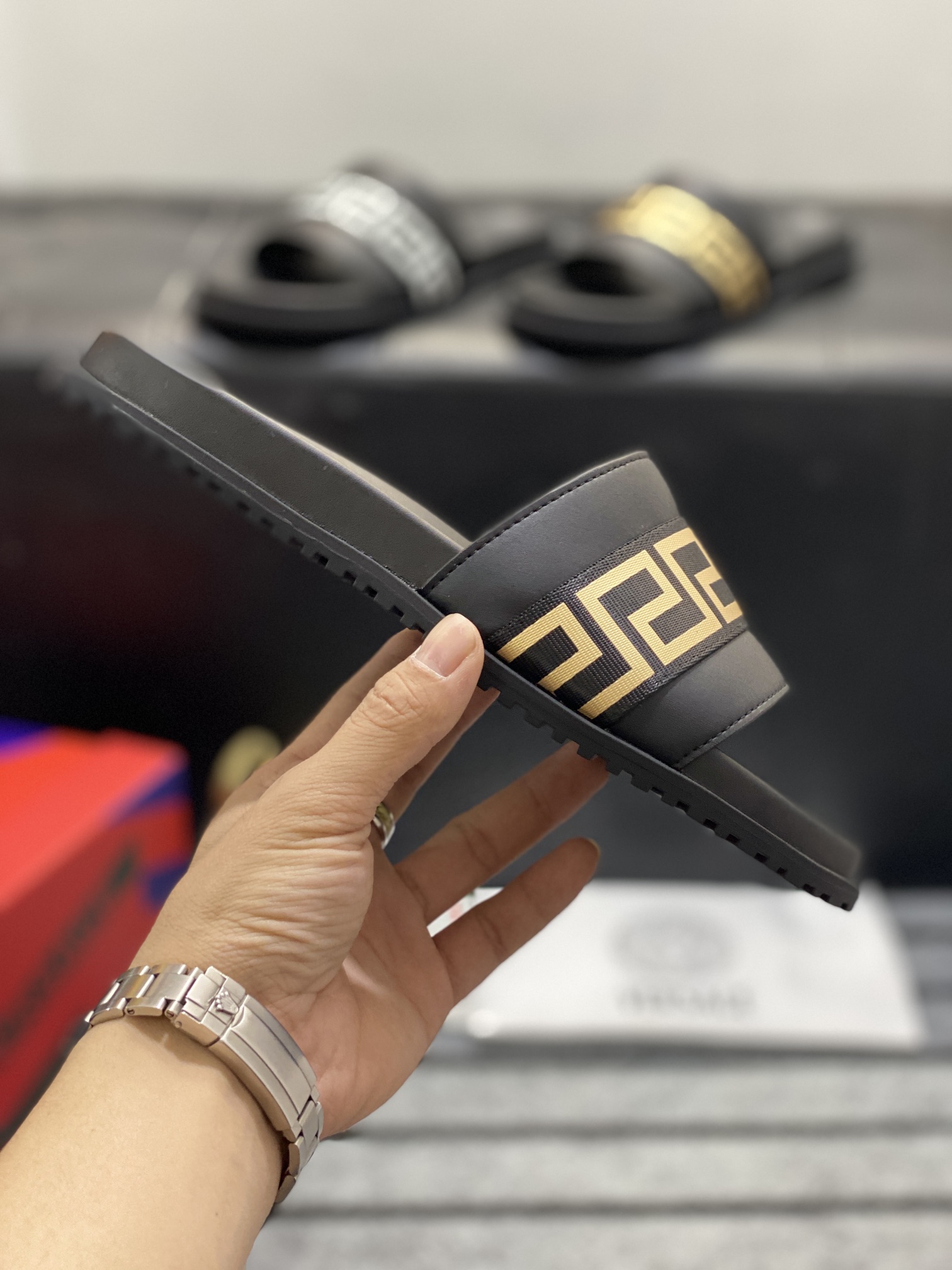 [VERSACE - Versace] P: Tamaño 38-45 top generación de compra de los hombres de primavera y verano za