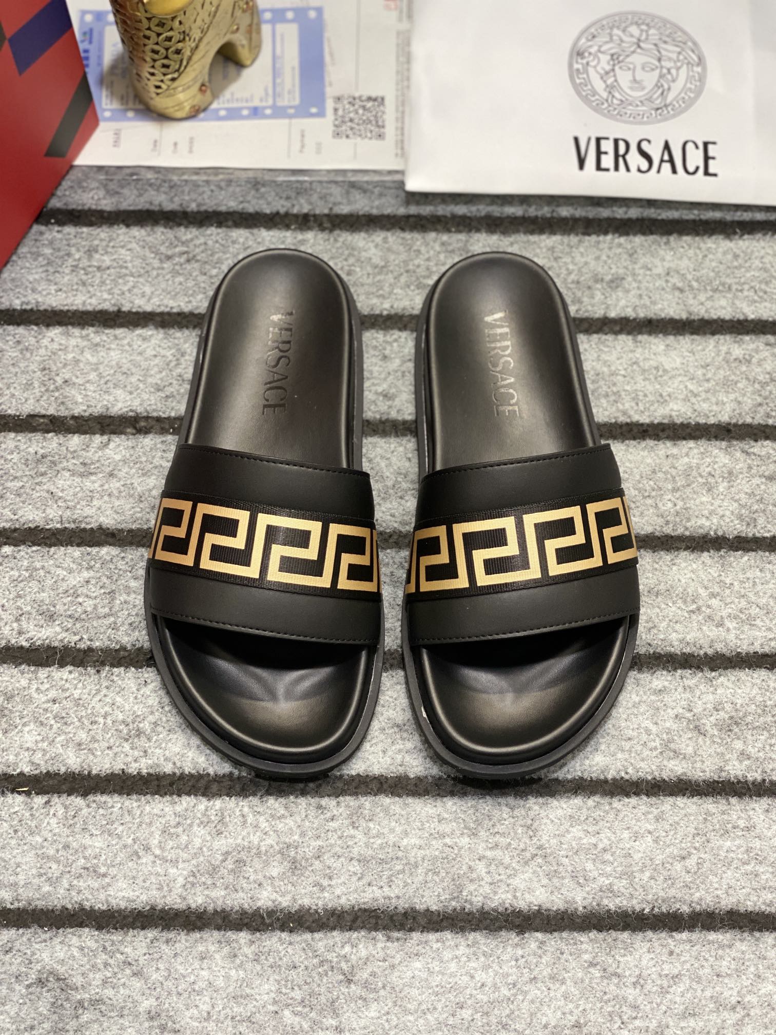 [VERSACE - Versace] P: Tamaño 38-45 top generación de compra de los hombres de primavera y verano za