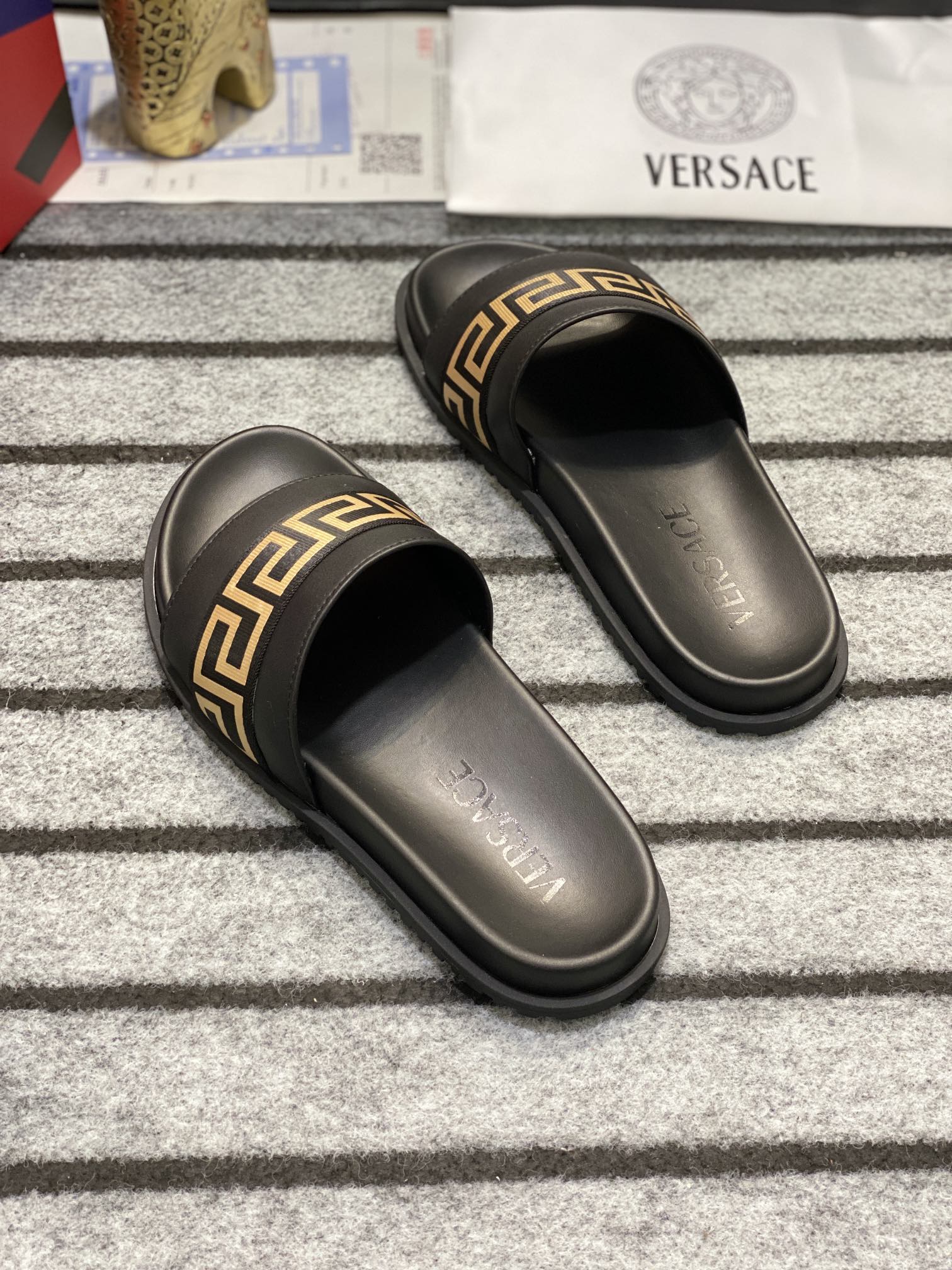 [VERSACE - Versace] P: Tamaño 38-45 top generación de compra de los hombres de primavera y verano za