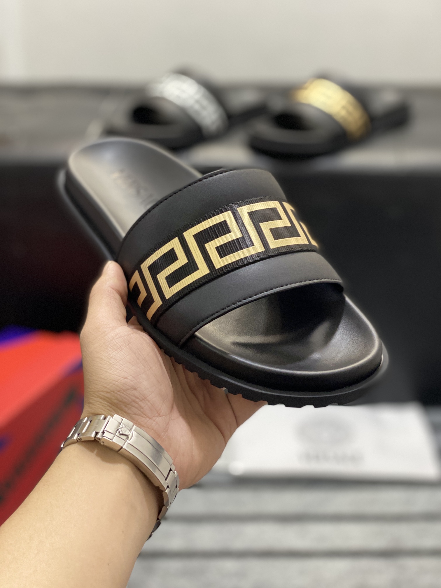 [VERSACE - Versace] P: Tamaño 38-45 top generación de compra de los hombres de primavera y verano za