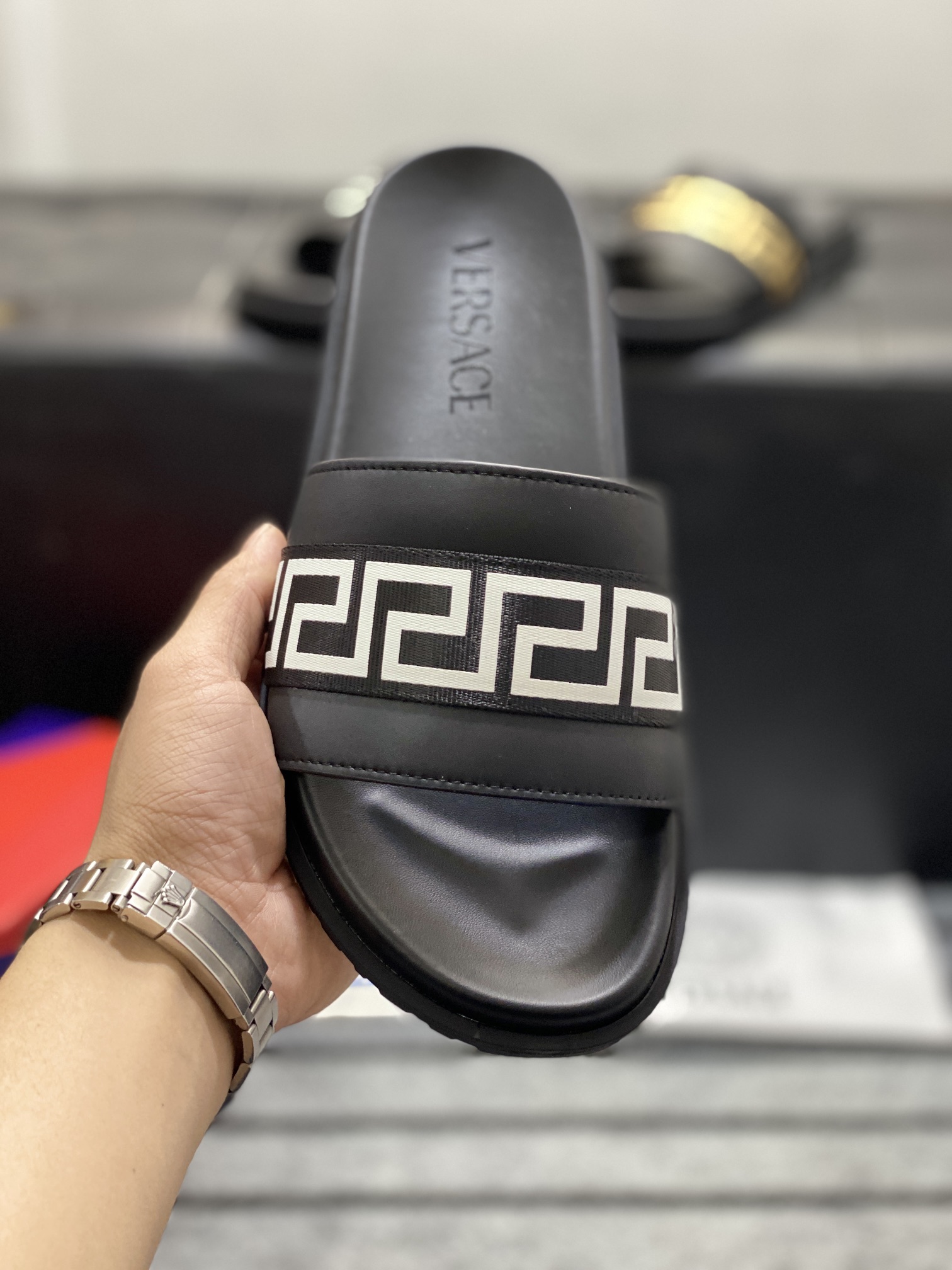 [VERSACE - Versace] P: Tamaño 38-45 top generación de compra de los hombres de primavera y verano za