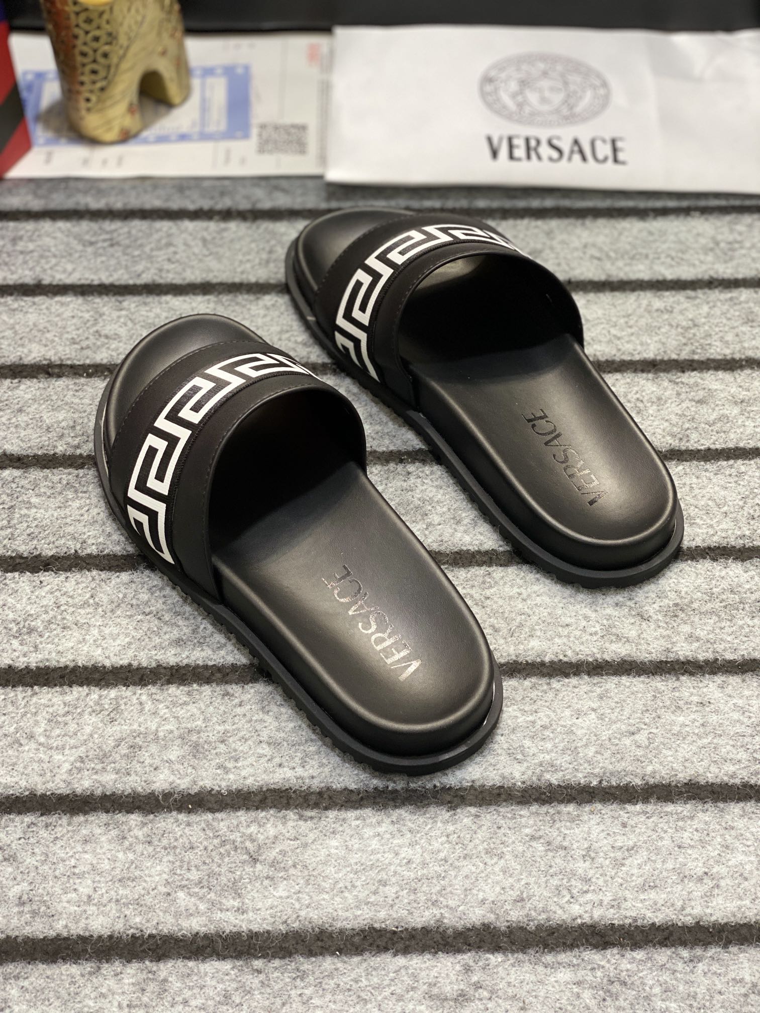[VERSACE - Versace] P: Tamaño 38-45 top generación de compra de los hombres de primavera y verano za