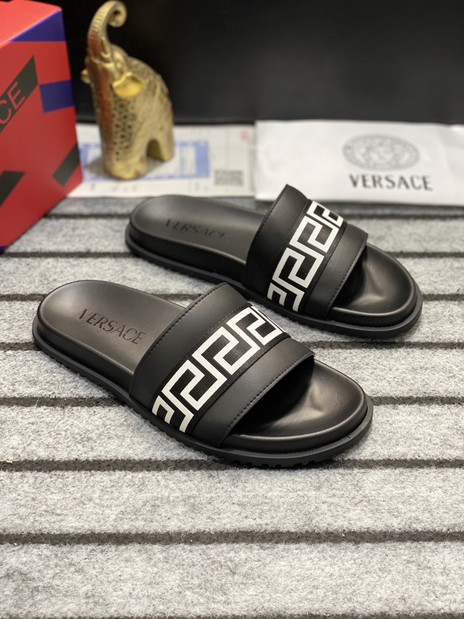 [VERSACE - Versace] P: Tamaño 38-45 top generación de compra de los hombres de primavera y verano za