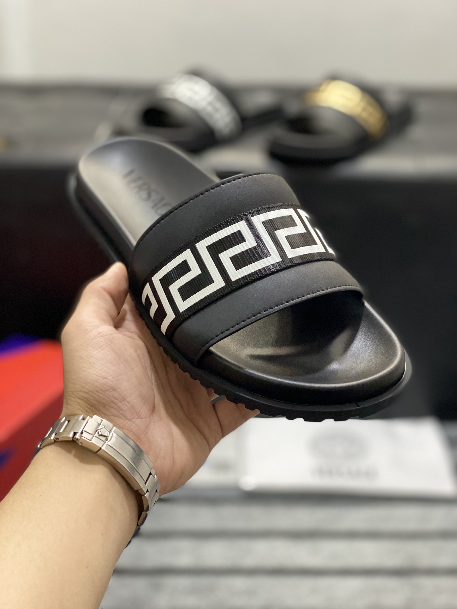 [VERSACE - Versace] P: Tamaño 38-45 top generación de compra de los hombres de primavera y verano za