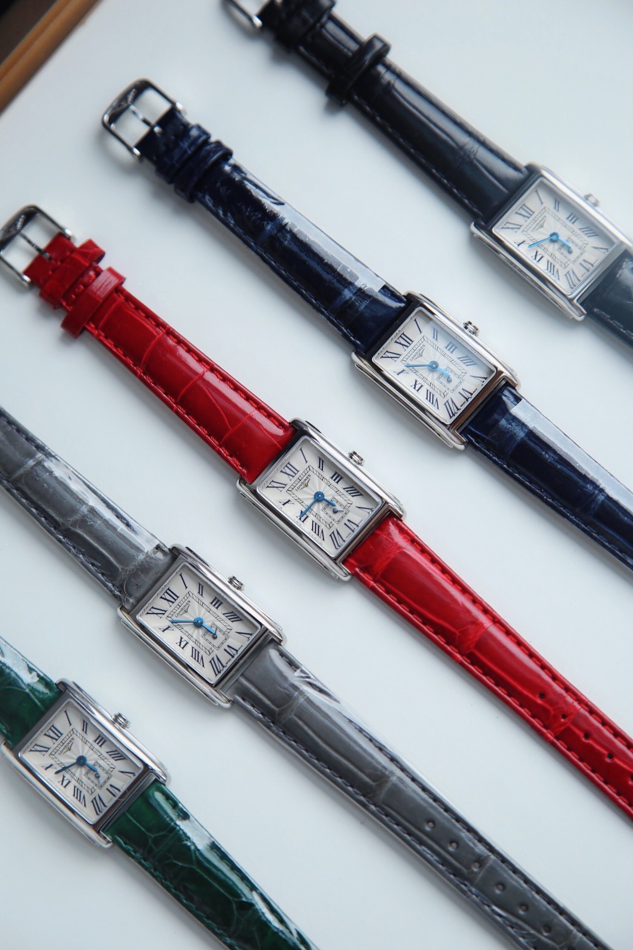 Winners Edition: Ishi Ying’s Elegant Wristwatch with Unique Features - 图片 5
