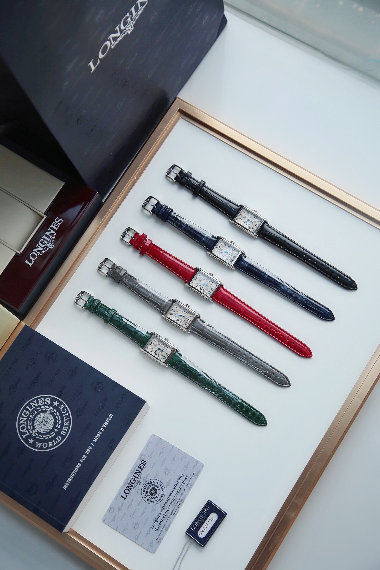 Winners Edition: Ishi Ying’s Elegant Wristwatch with Unique Features