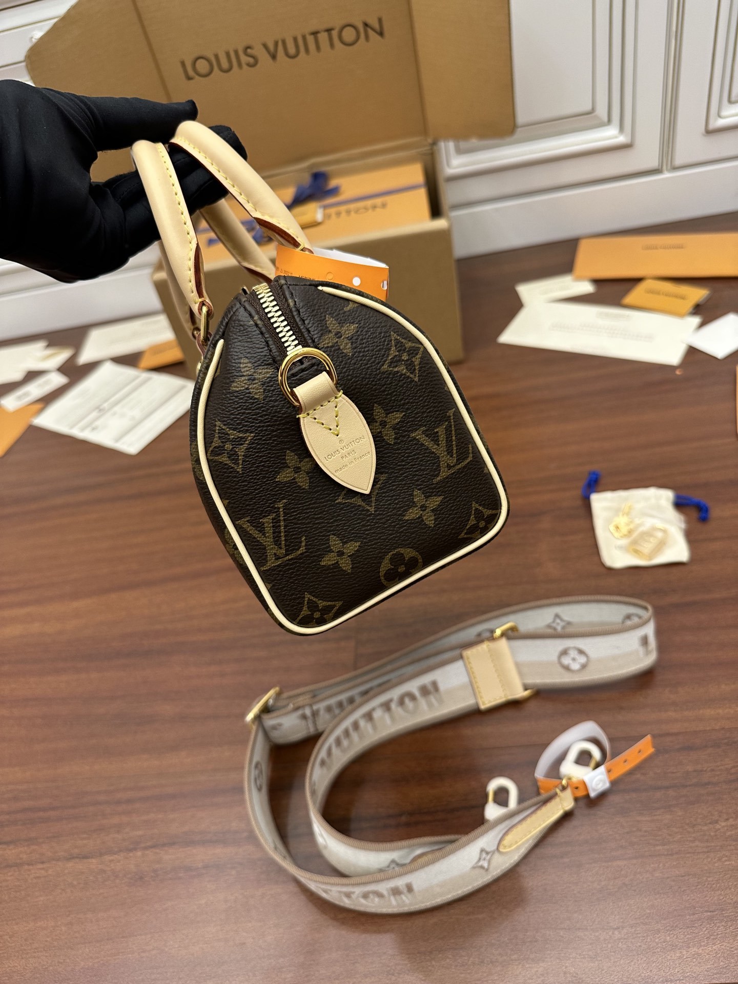 独家首发型号M46222特级加强版品质提升专柜同步电子芯片内码礼品袋保护纸铜版电子标签合格证皮料是正品代