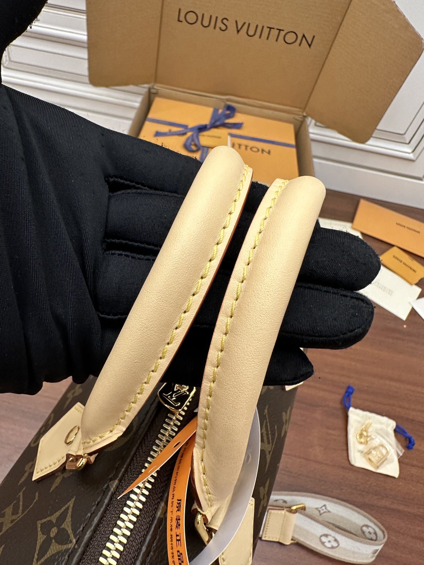 独家首发型号M46222特级加强版品质提升专柜同步电子芯片内码礼品袋保护纸铜版电子标签合格证皮料是正品代