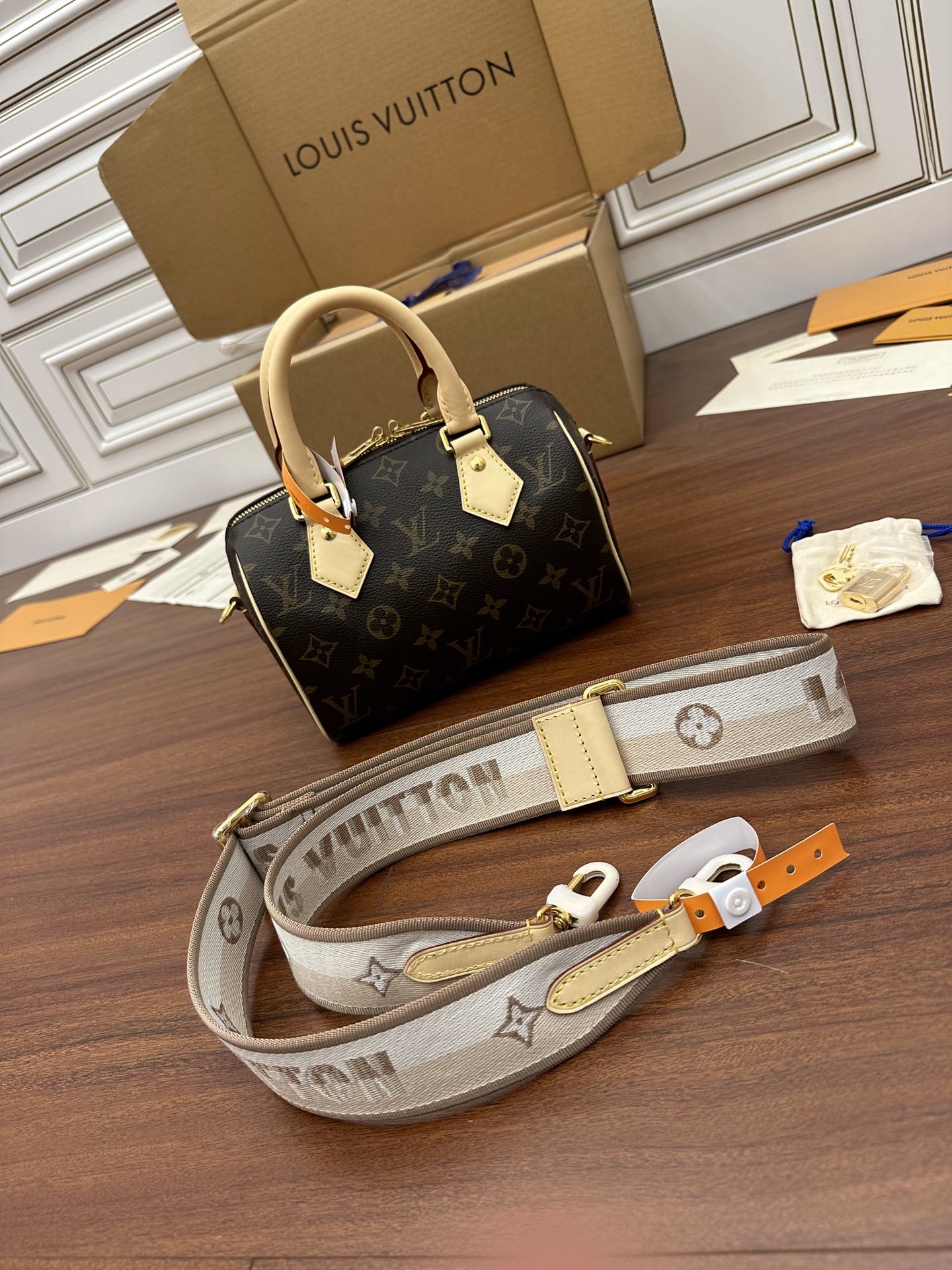 独家首发型号M46222特级加强版品质提升专柜同步电子芯片内码礼品袋保护纸铜版电子标签合格证皮料是正品代