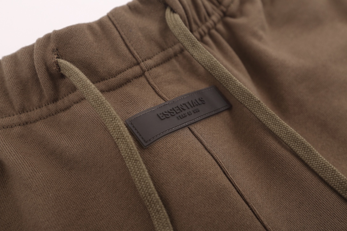 FEAR OF GOD ESSENTIALS 休闲短裤服装 3