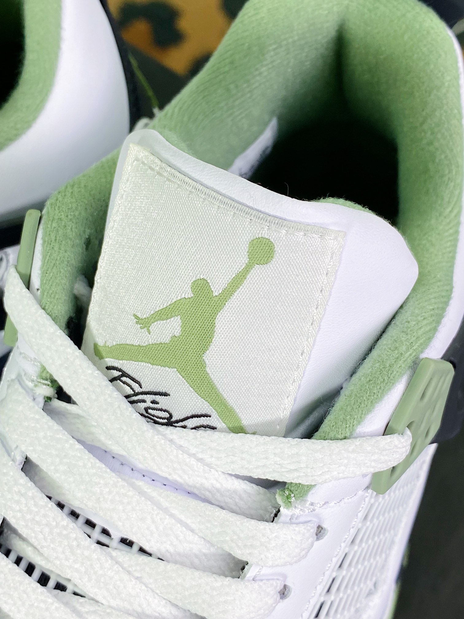 240 Wmns Air Jordan 4 Retro”Oil Green/Seafoam”篮球鞋“白黑绿鼠尾草”AQ9129-103