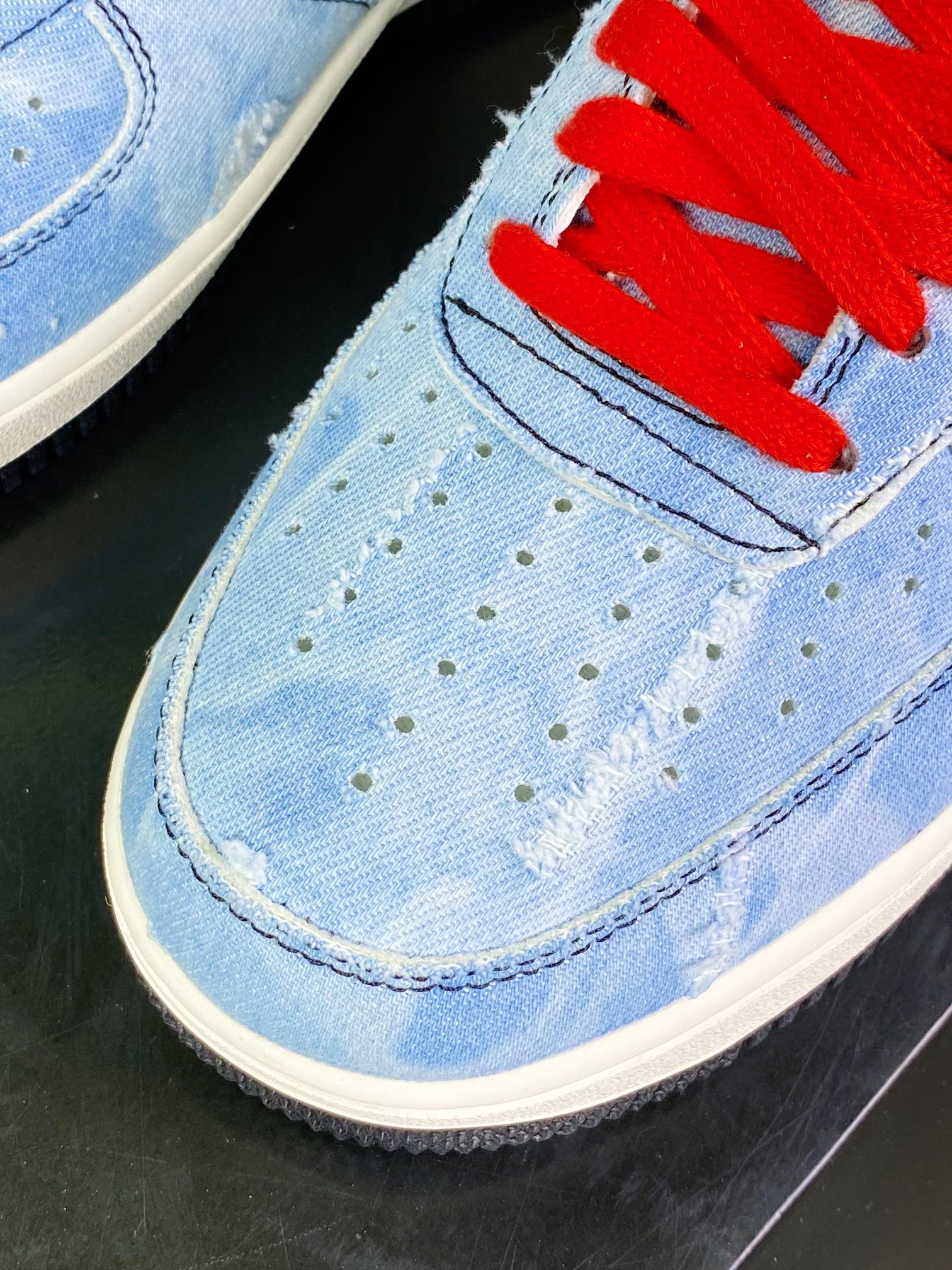 240 Levi's x 【Nike】 Air Force 1 07 Low”Exclusive Denim”空军一号经“水洗浅蓝白磨破牛仔布”LE5050-012