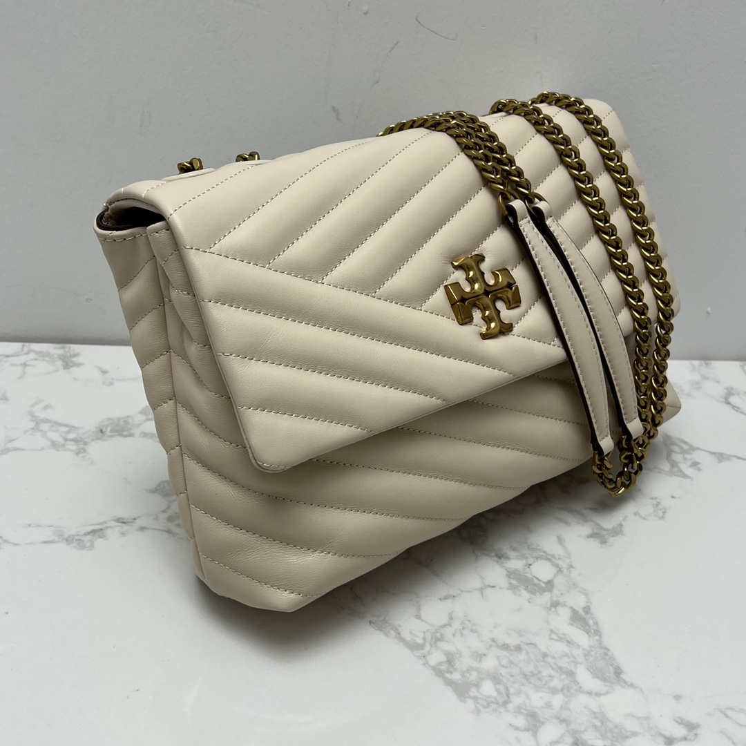 Tory Burch ～TORYBURCH 新款 90446 KITA CHEVRON 羊皮女生单肩 斜挎包 黑色 白色 尺寸 27