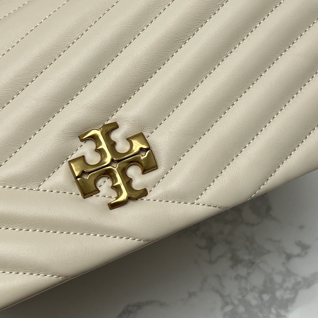 Tory Burch ～TORYBURCH 新款 90446 KITA CHEVRON 羊皮女生单肩 斜挎包 黑色 白色 尺寸 27