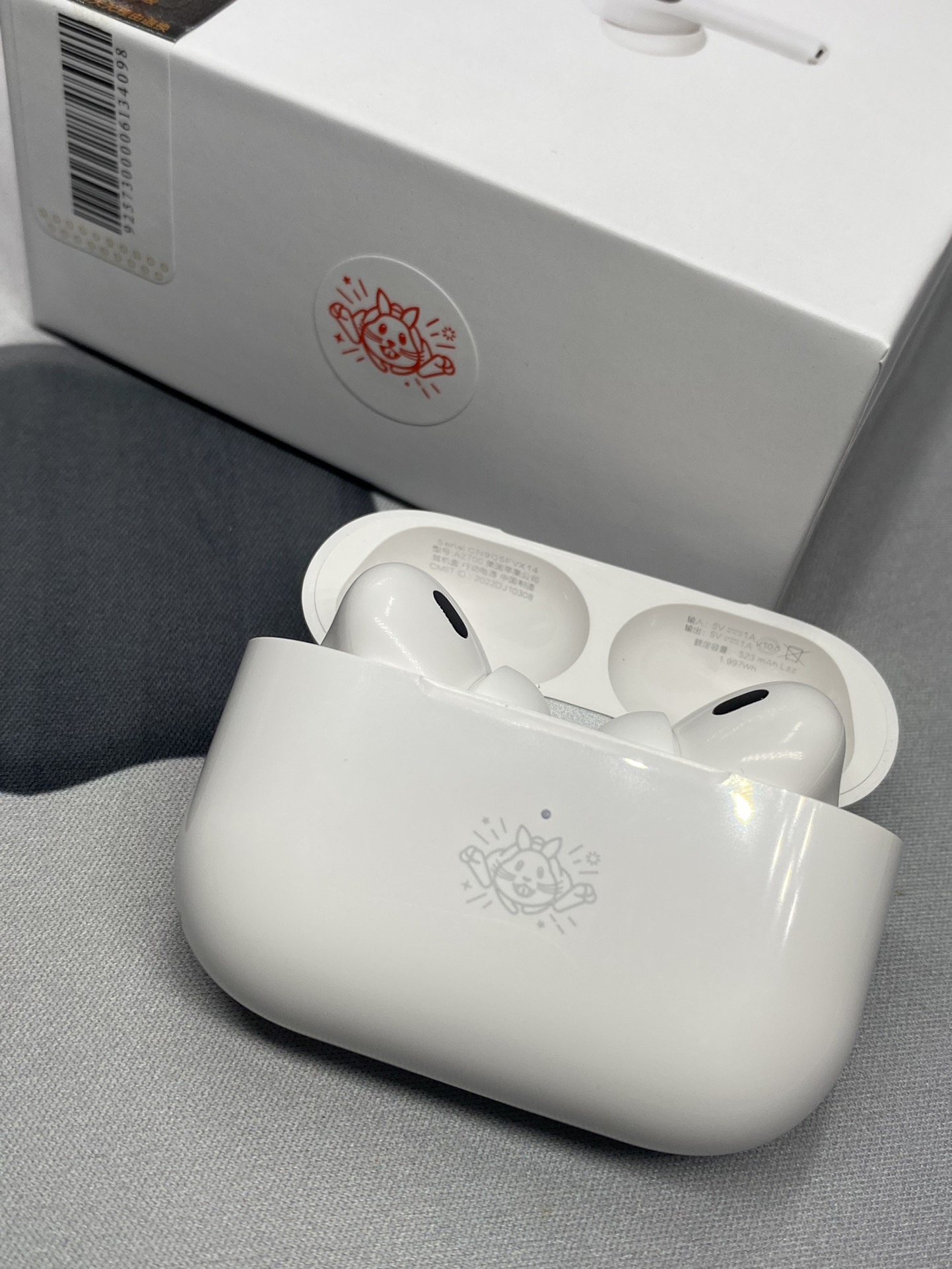 💰130
AirPodsPro2兔年限定特别款京东版‼️
撒欢儿迎兔年 各位可主推❗️
🔺原装壳料 外观百分百跟正品一样
🔺支持16.0系统弹窗验证
🔺蓝牙改名 定位查找 入耳检测功能 正品有的功能都有
🔺双捏切歌/滑动调节音量
🔻还原开盖/充电/连接等音效 自带GPS定位查找 正品有的功能基本都有 带空间音频功能 享受3D立体音效 升级纽扣电池 实测听歌6小时 真石墨烯振膜喇叭 支持苹果 安卓等系统兼容市面各种手机
📦下单配套:耳机-透明保护壳-挂绳-防丢绳-飞机盒-独家定制京东发票-京东快递袋
售后:保修三个月,有质量问题不刮花免费换新‼️