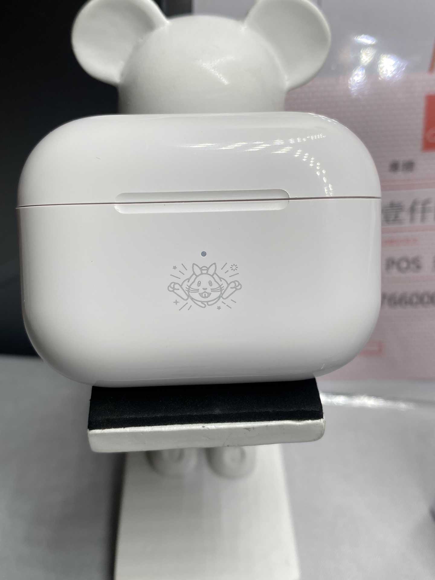 💰130
AirPodsPro2兔年限定特别款京东版‼️
撒欢儿迎兔年 各位可主推❗️
🔺原装壳料 外观百分百跟正品一样
🔺支持16.0系统弹窗验证
🔺蓝牙改名 定位查找 入耳检测功能 正品有的功能都有
🔺双捏切歌/滑动调节音量
🔻还原开盖/充电/连接等音效 自带GPS定位查找 正品有的功能基本都有 带空间音频功能 享受3D立体音效 升级纽扣电池 实测听歌6小时 真石墨烯振膜喇叭 支持苹果 安卓等系统兼容市面各种手机
📦下单配套:耳机-透明保护壳-挂绳-防丢绳-飞机盒-独家定制京东发票-京东快递袋
售后:保修三个月,有质量问题不刮花免费换新‼️