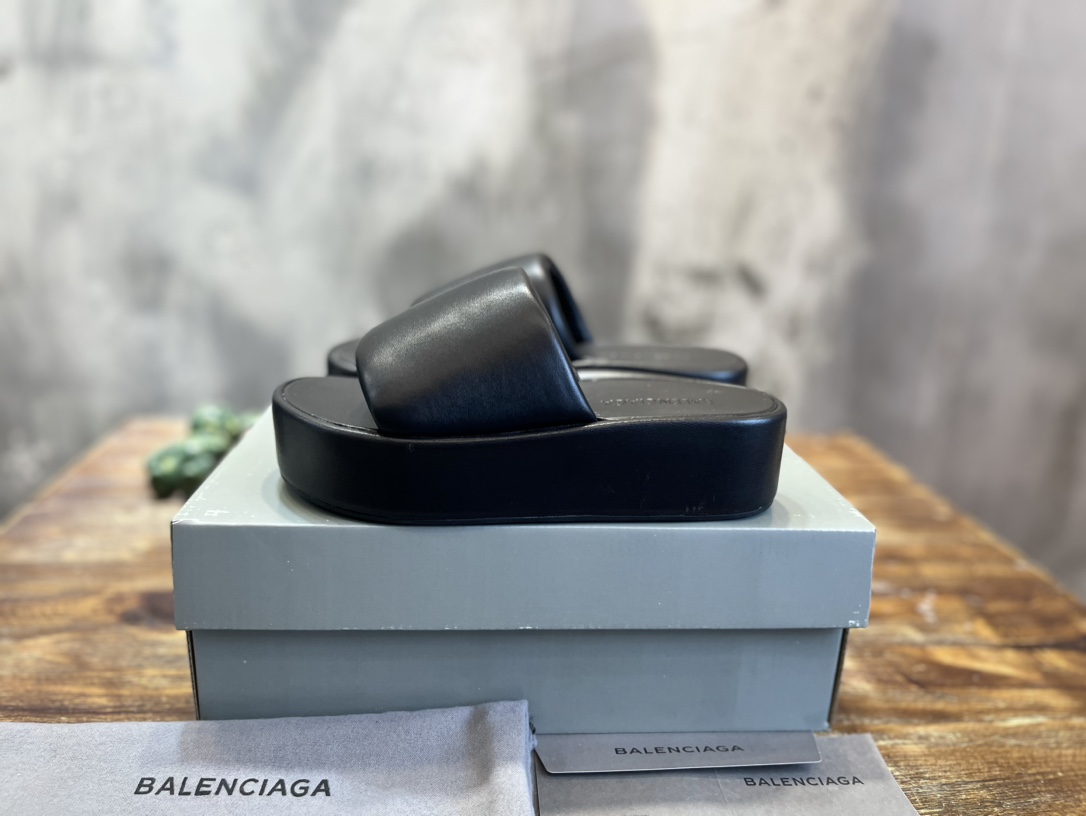 Balenciaga 巴黎世家 ～23vs春夏松糕厚底 凉拖系列…
