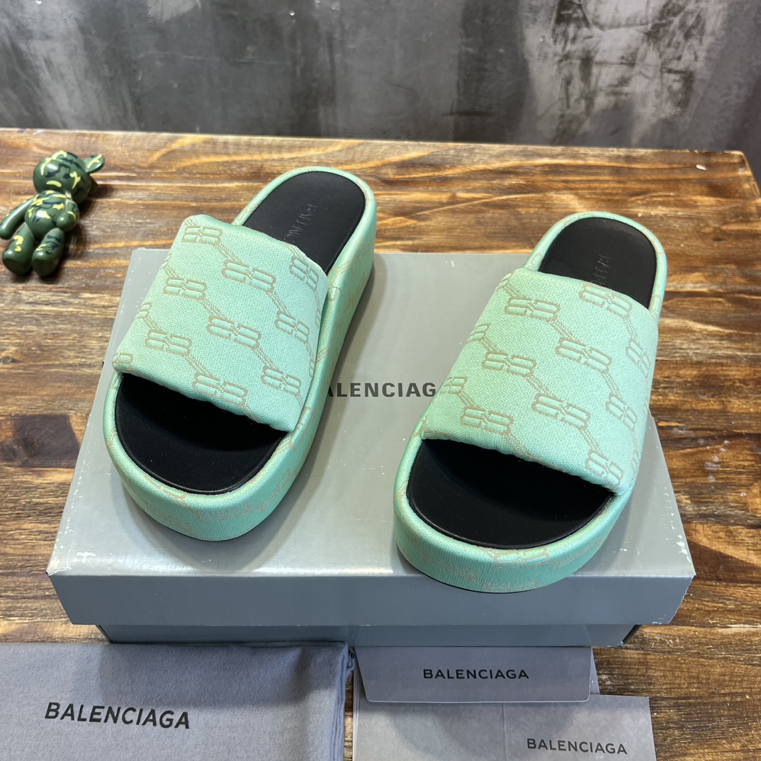 Balenciaga 巴黎世家 ～23vs春夏松糕厚底 凉拖系列…